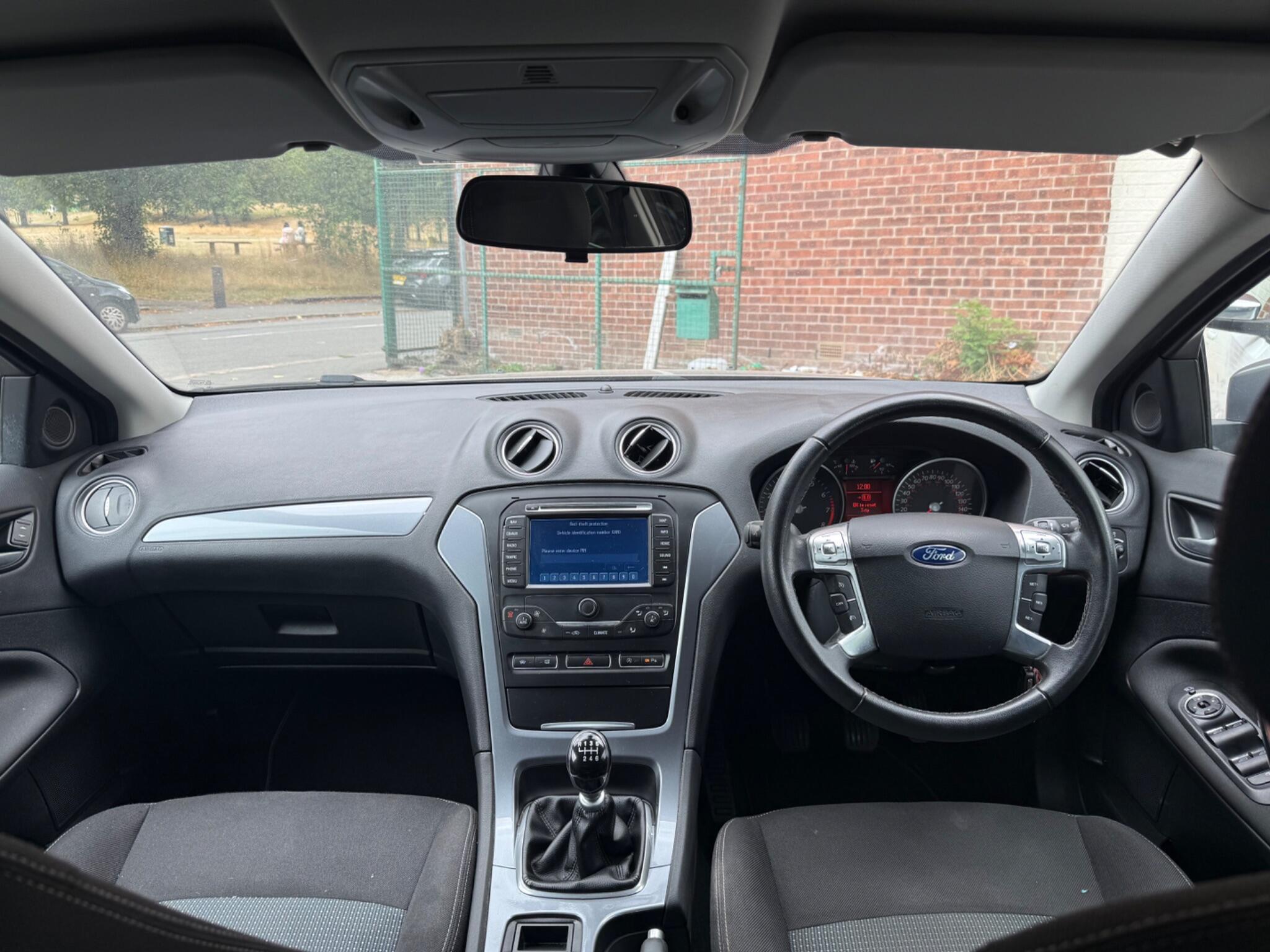 Ford Mondeo - Image 14