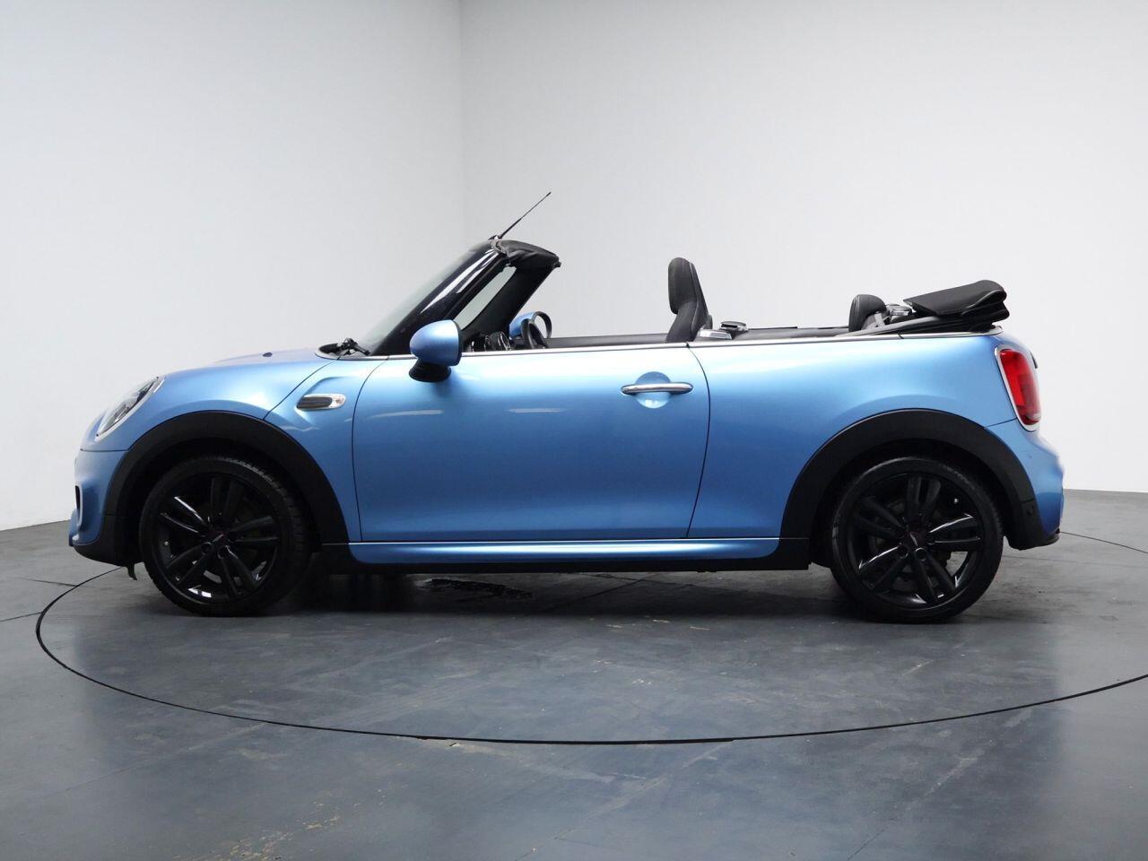 MINI Convertible - Image 4