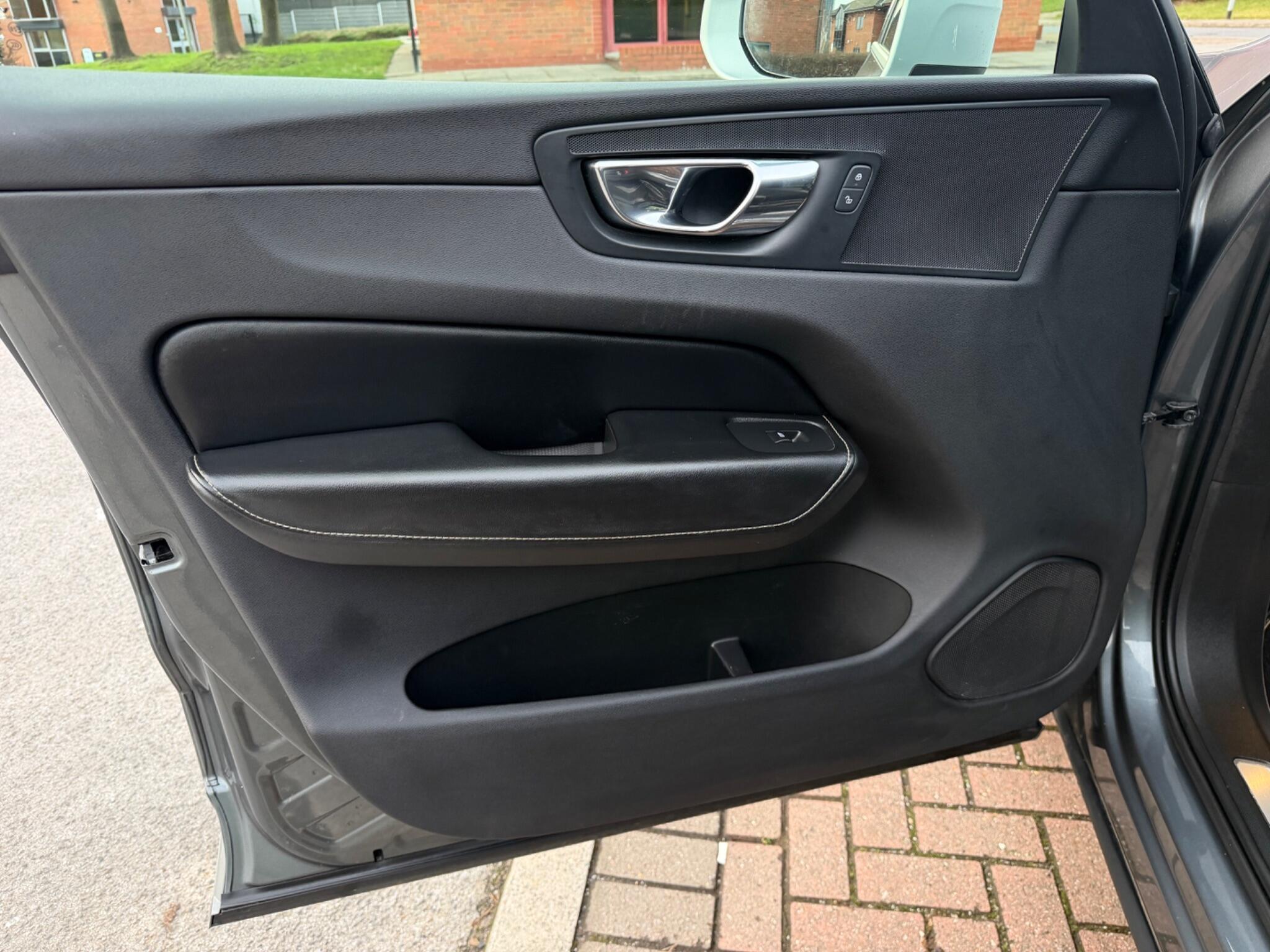 Volvo XC60 - Image 45