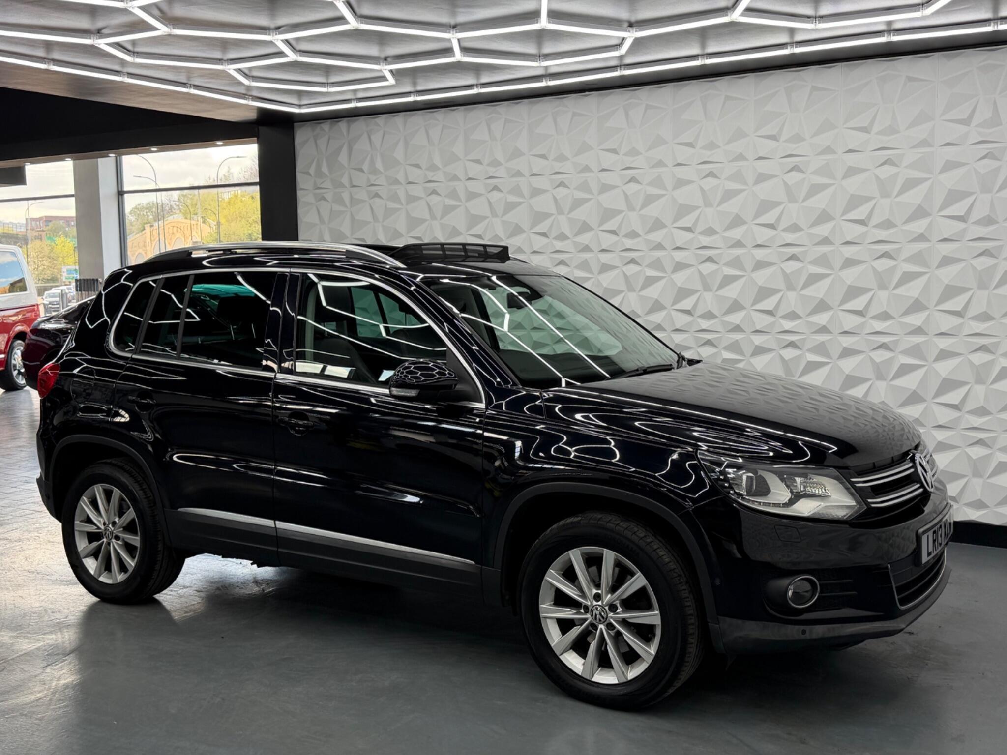 Volkswagen Tiguan - Image 11