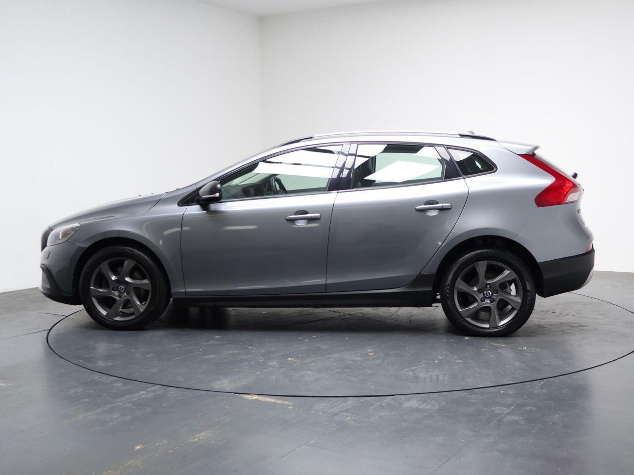 Volvo V40 CROSS COUNTRY - Image 8