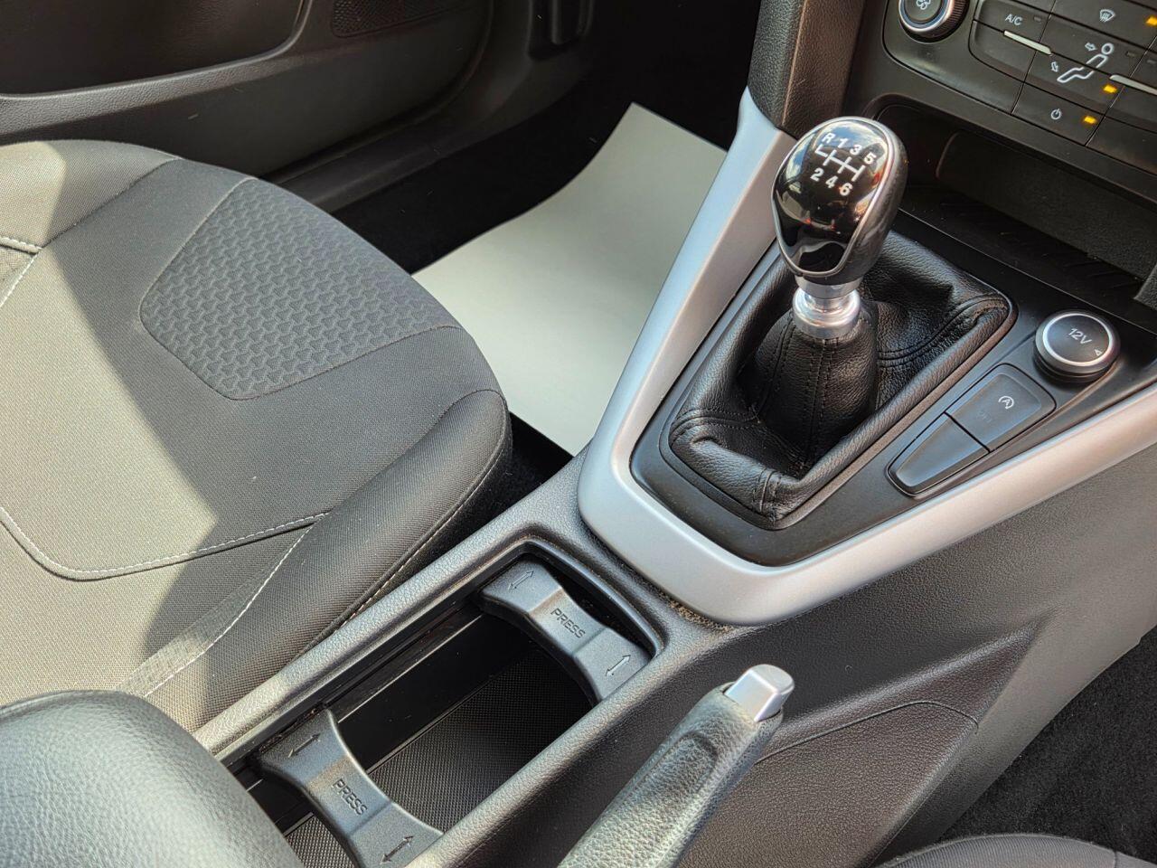 Ford Focus - Image 24