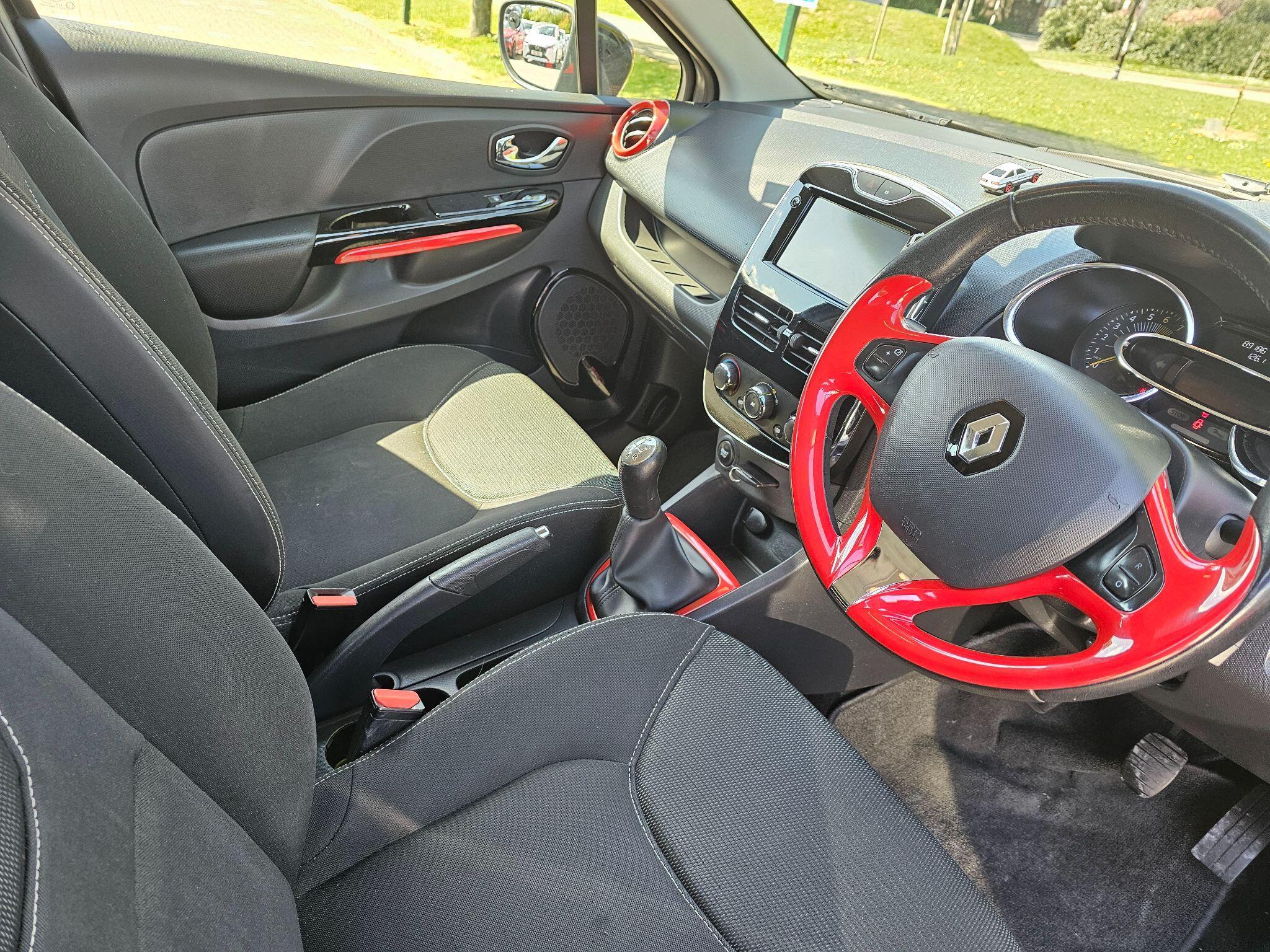 Renault Clio - Image 24