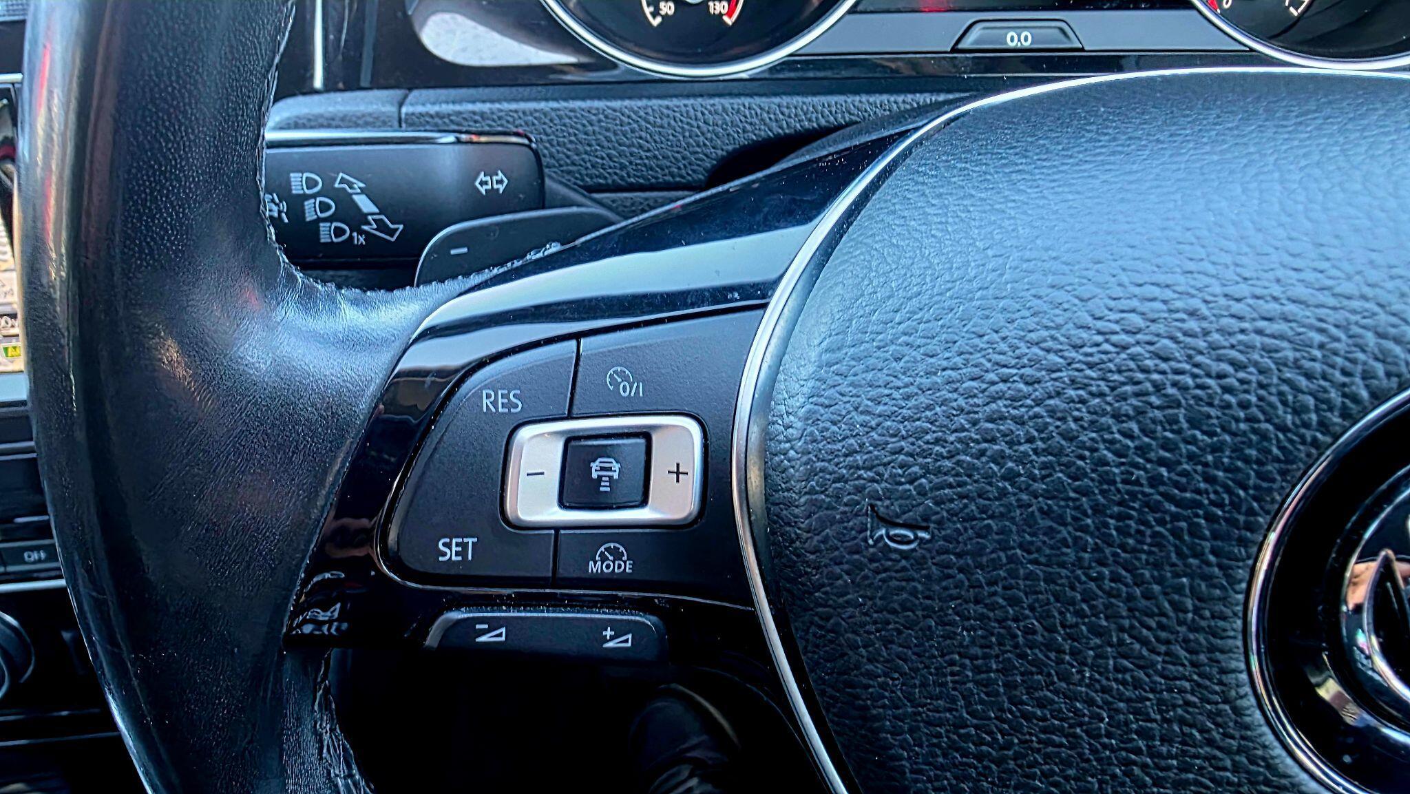 Volkswagen Golf - Image 30