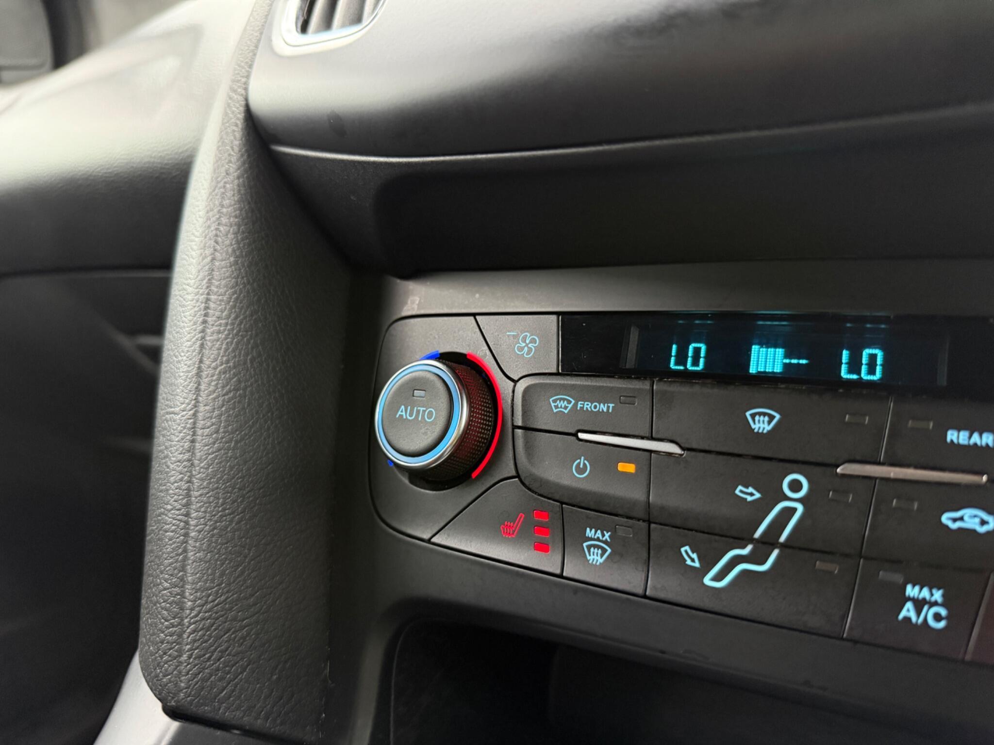 Ford Focus - Image 47