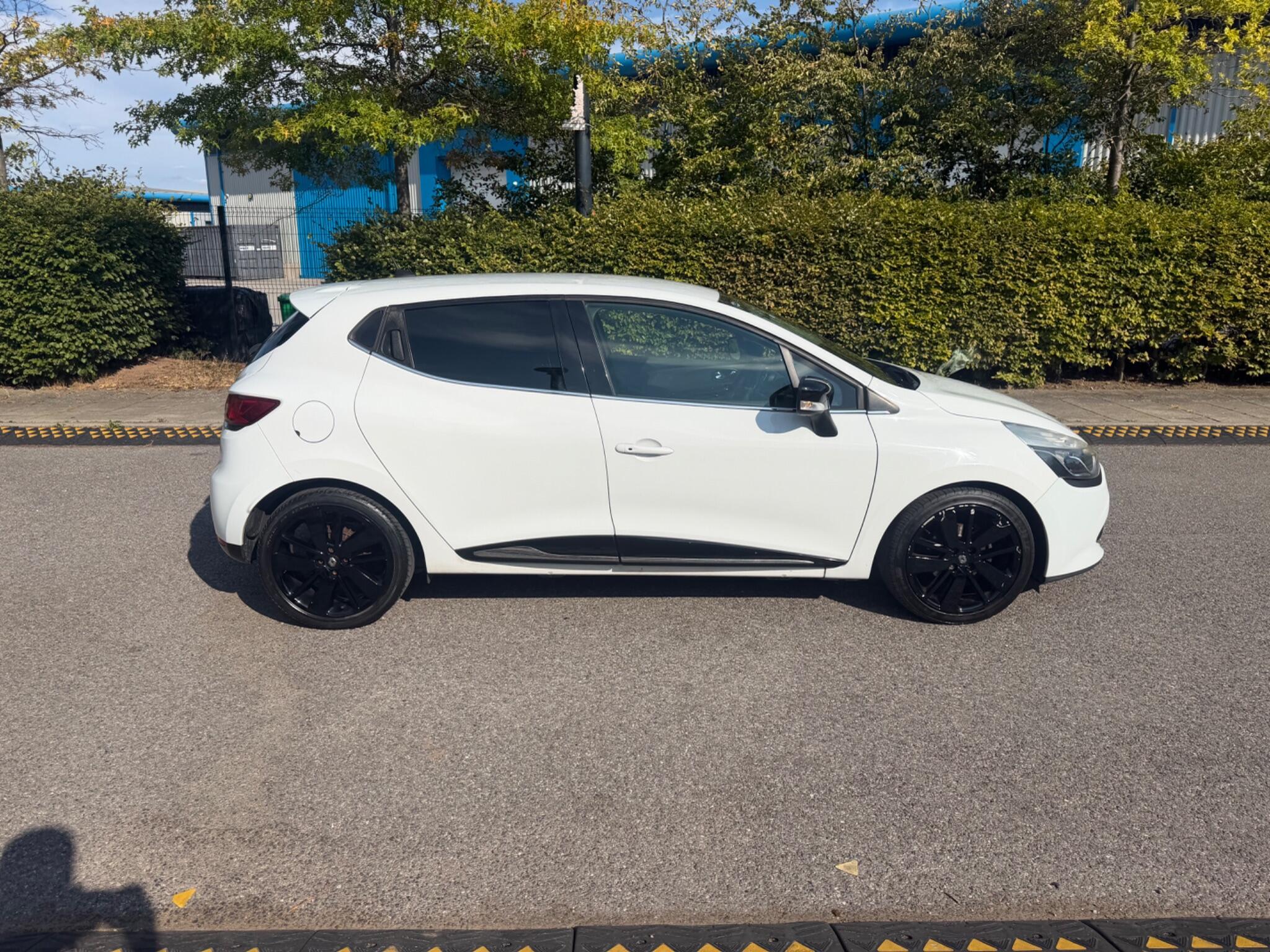 Renault Clio - Image 2