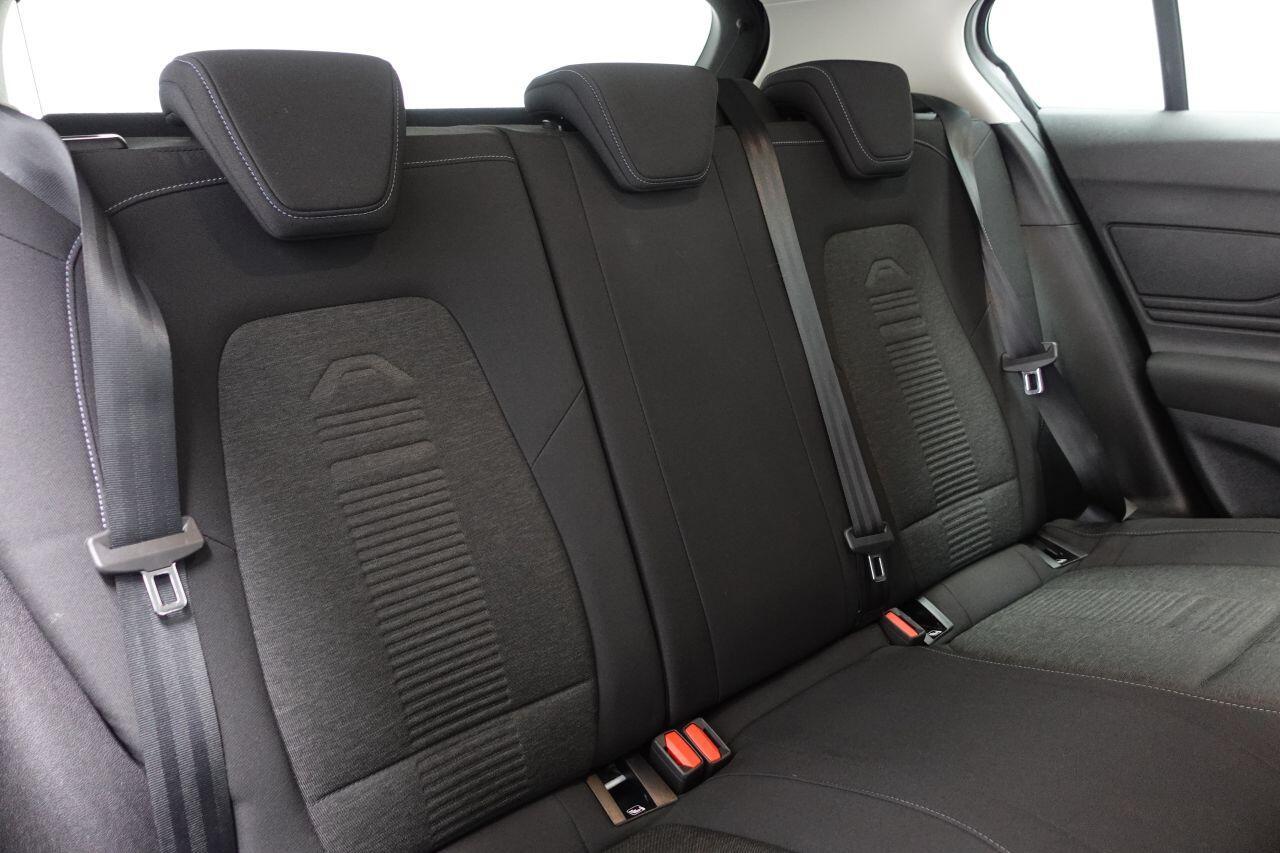 Ford Focus - Image 18