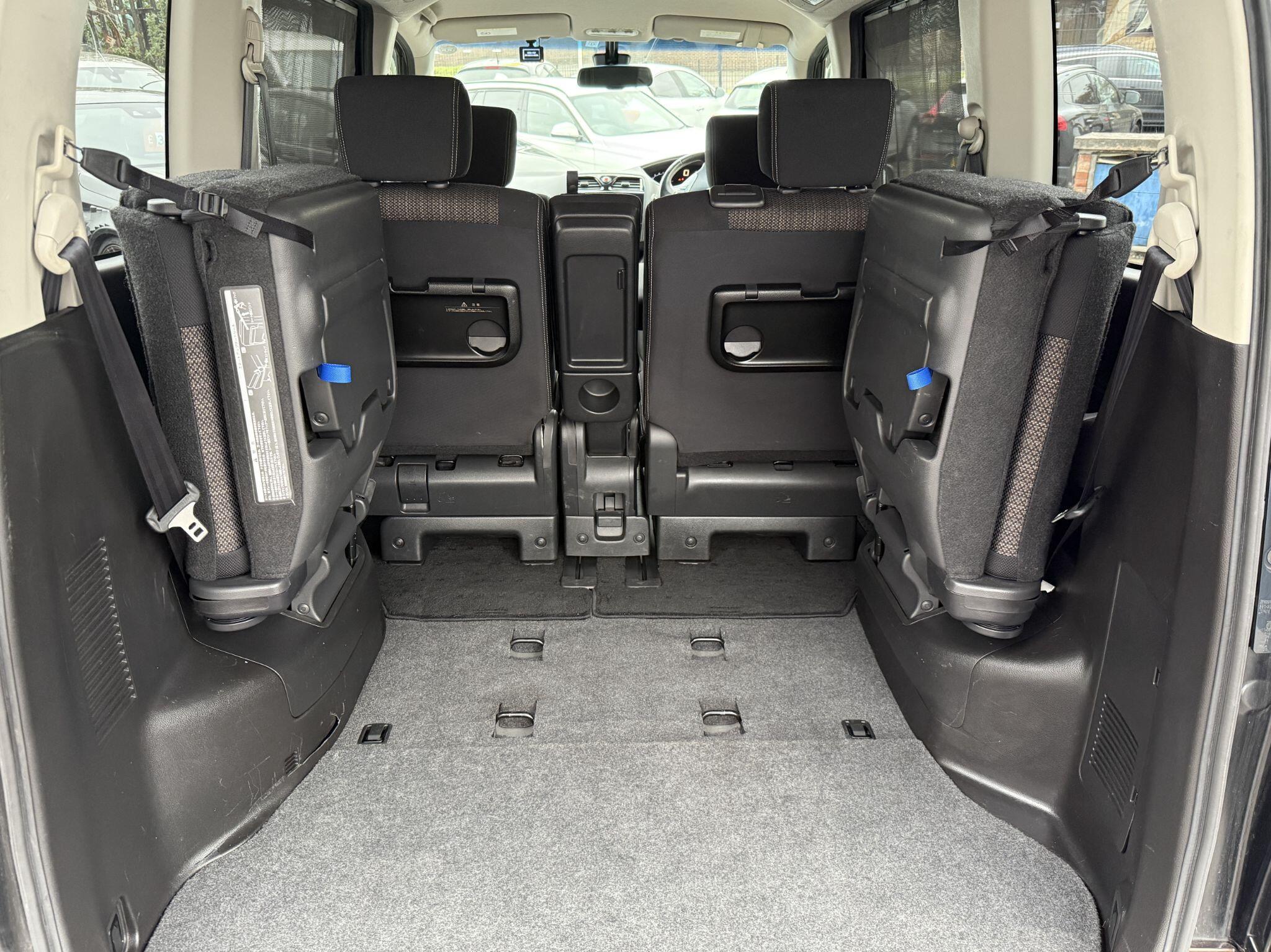 Nissan Serena - Image 88