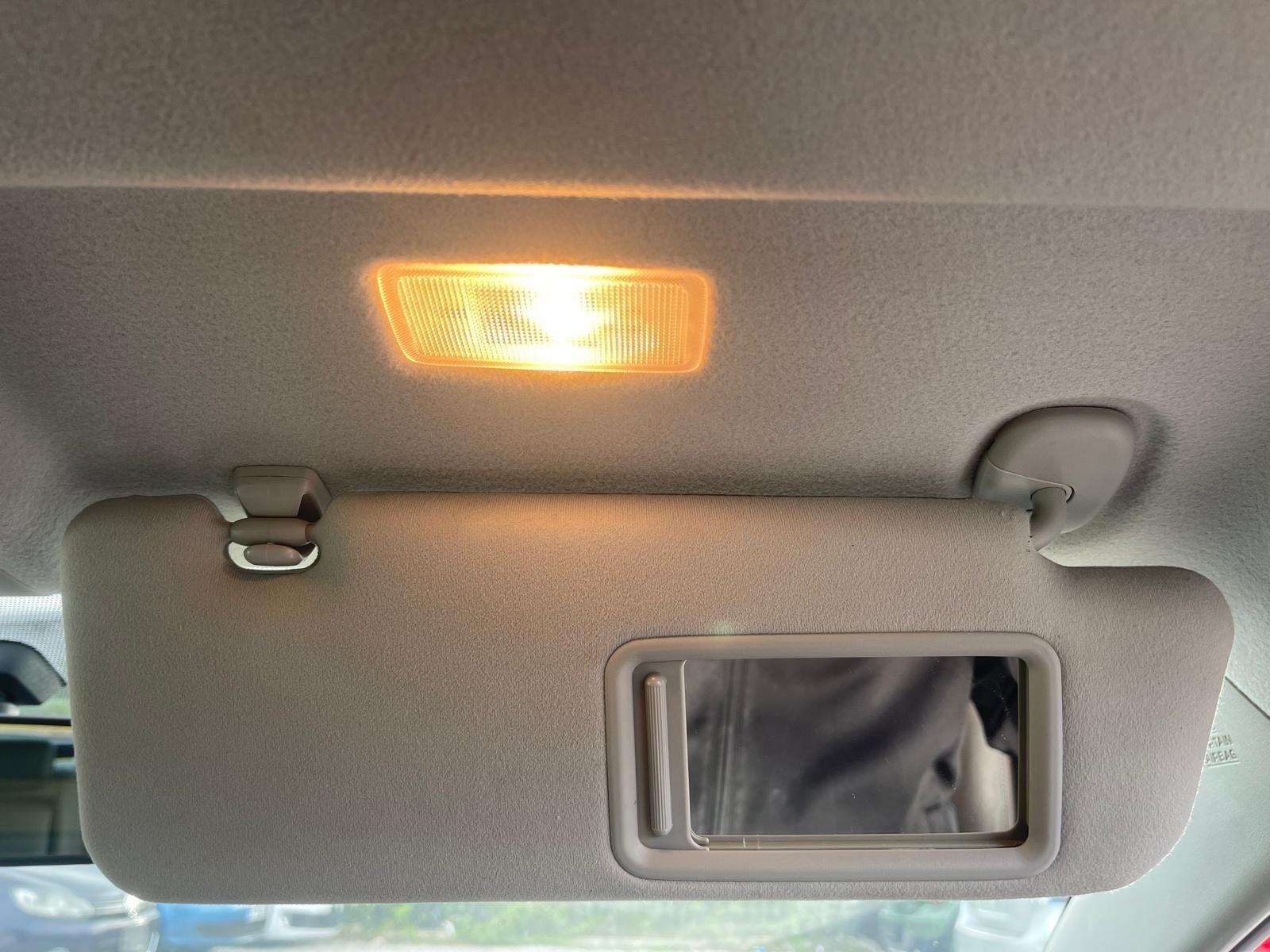 Toyota Prius - Image 27