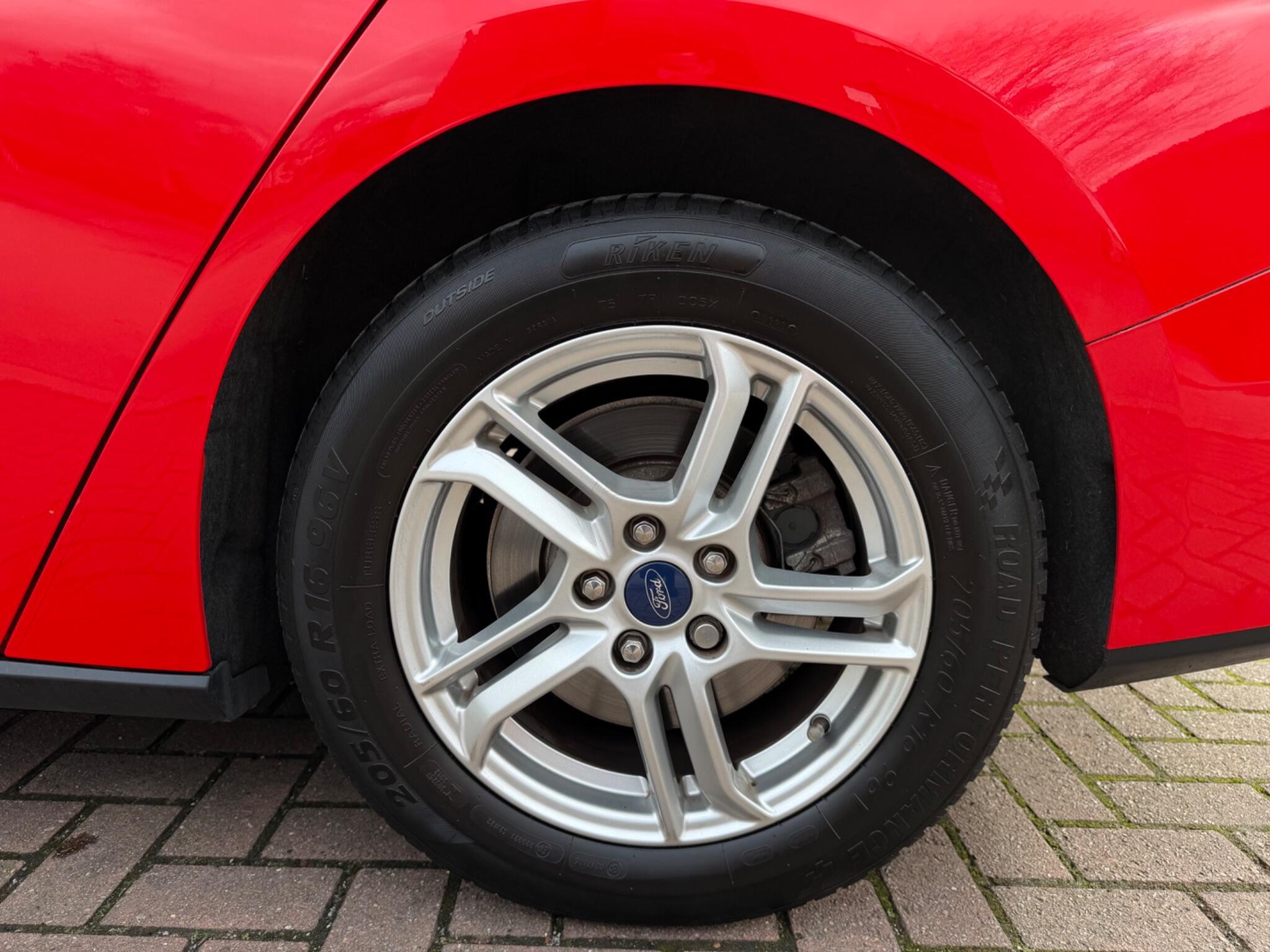 Ford Focus - Image 28