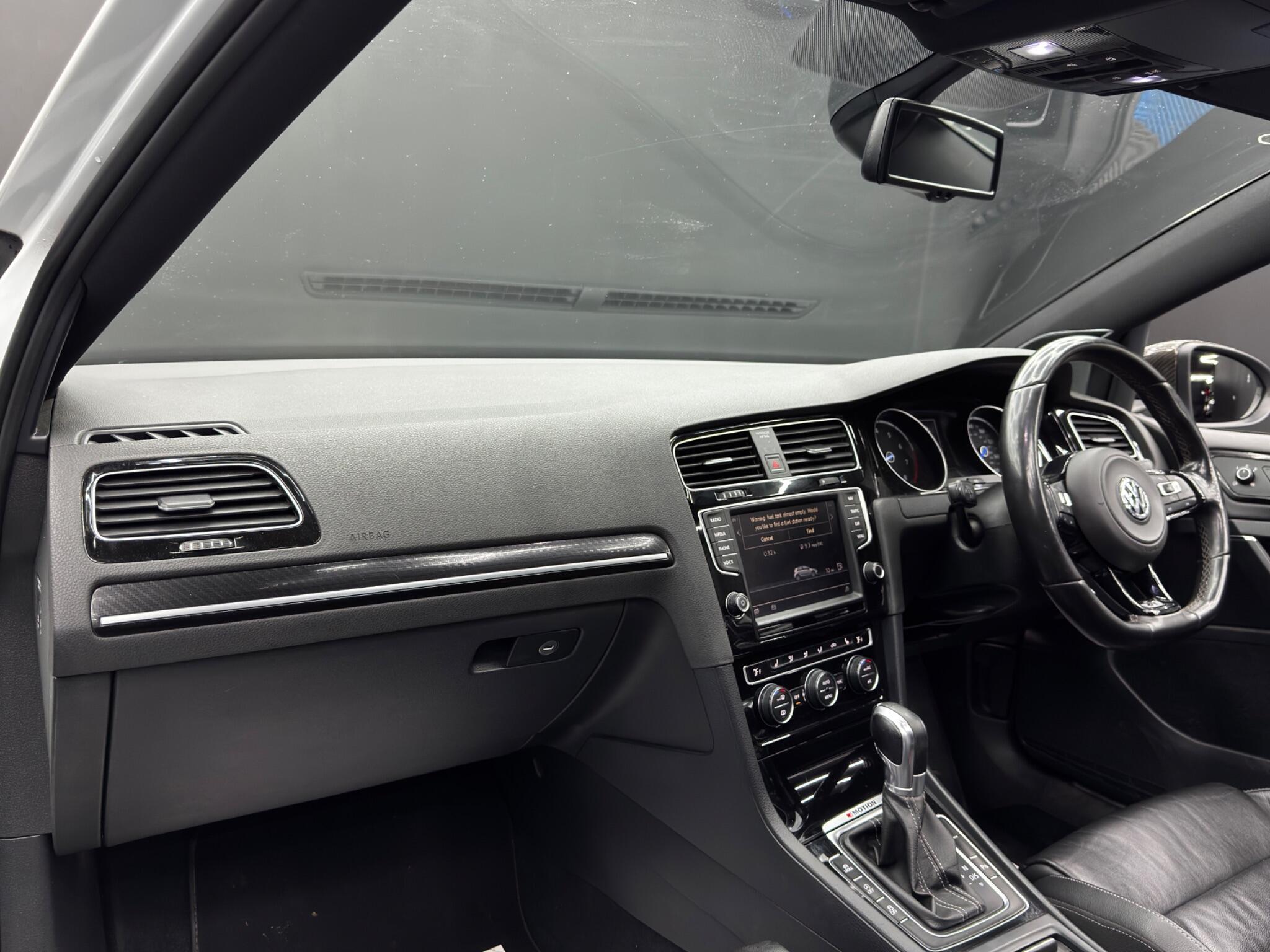 Volkswagen Golf - Image 11