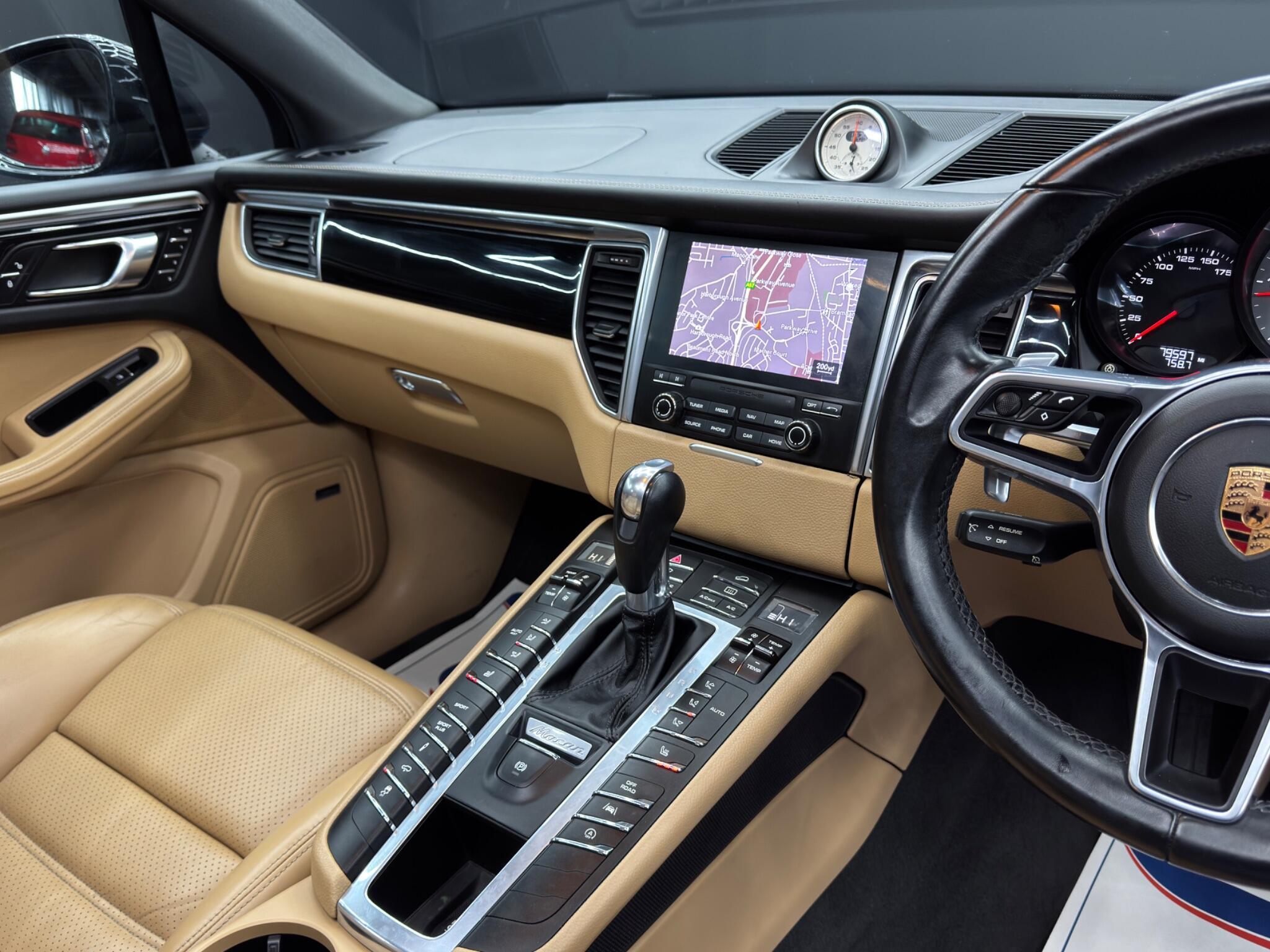 Porsche Macan - Image 26