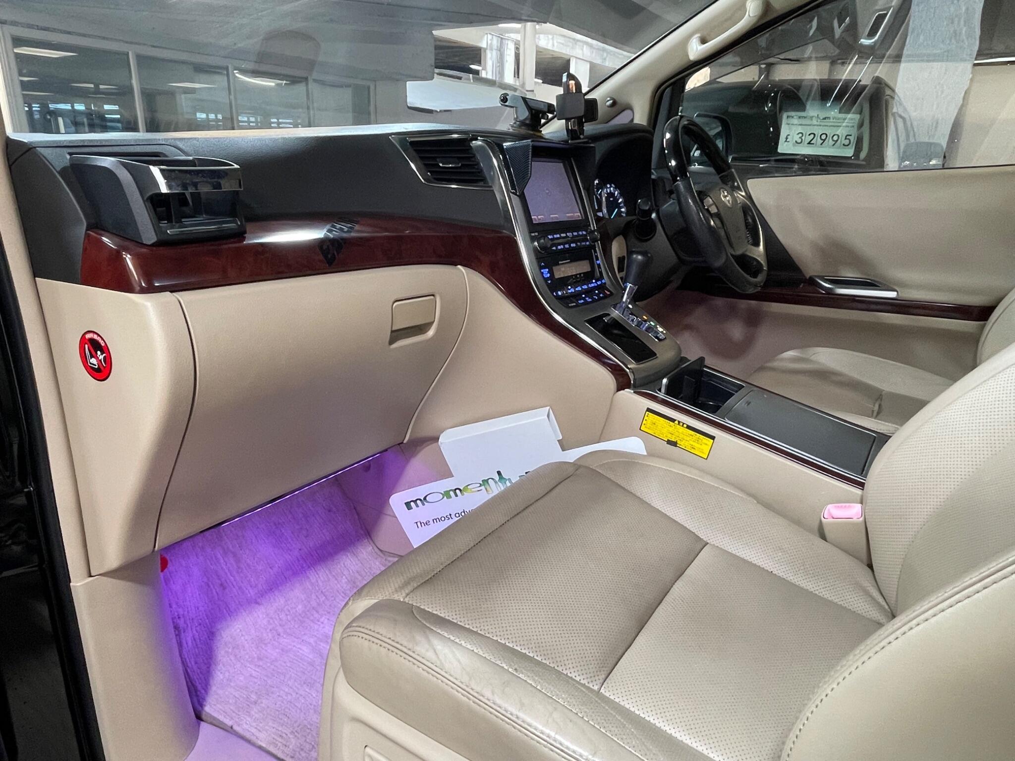 Toyota Vellfire - Image 10