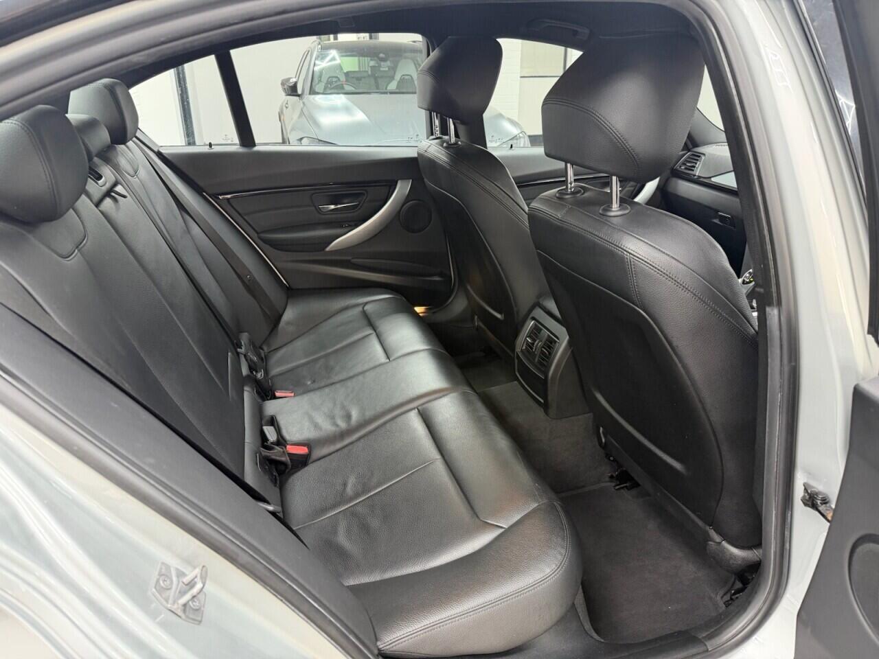 BMW 3 Series - Image 17