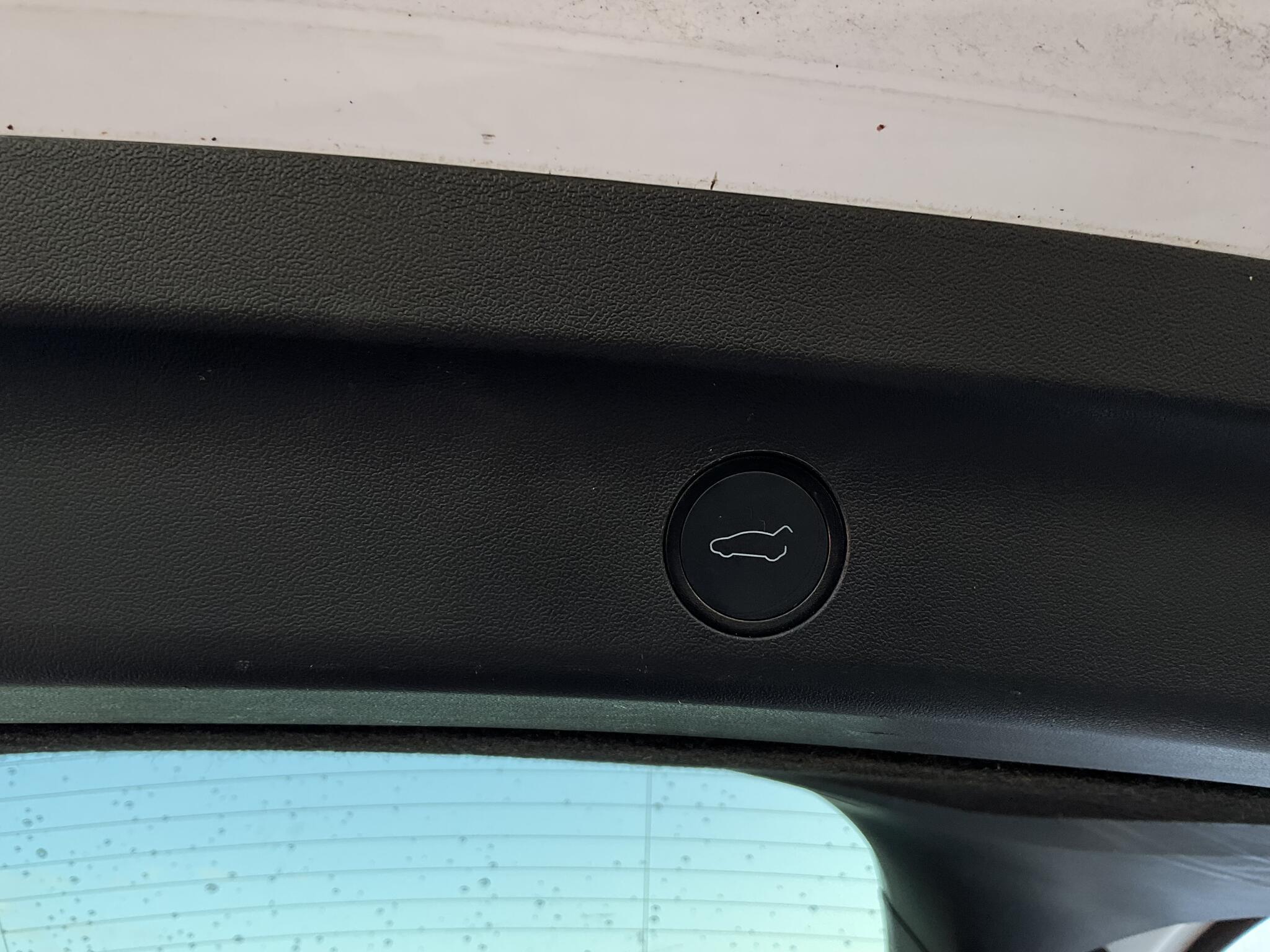 Tesla Model Y - Image 20