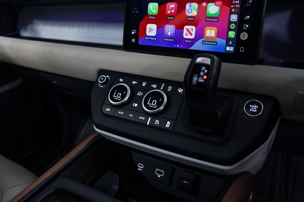 Land Rover Defender 110 - Image 18