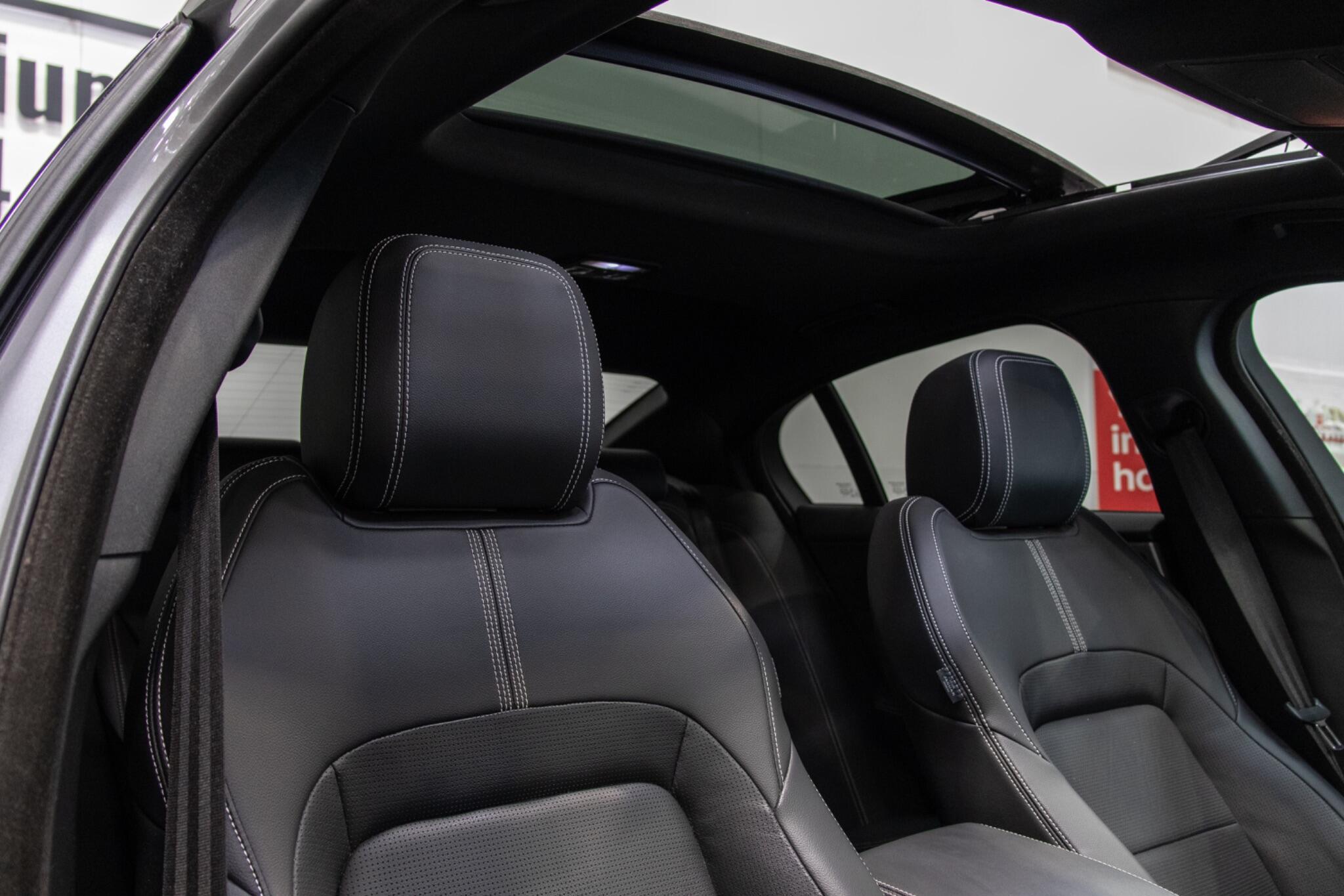 Jaguar XE - Image 14