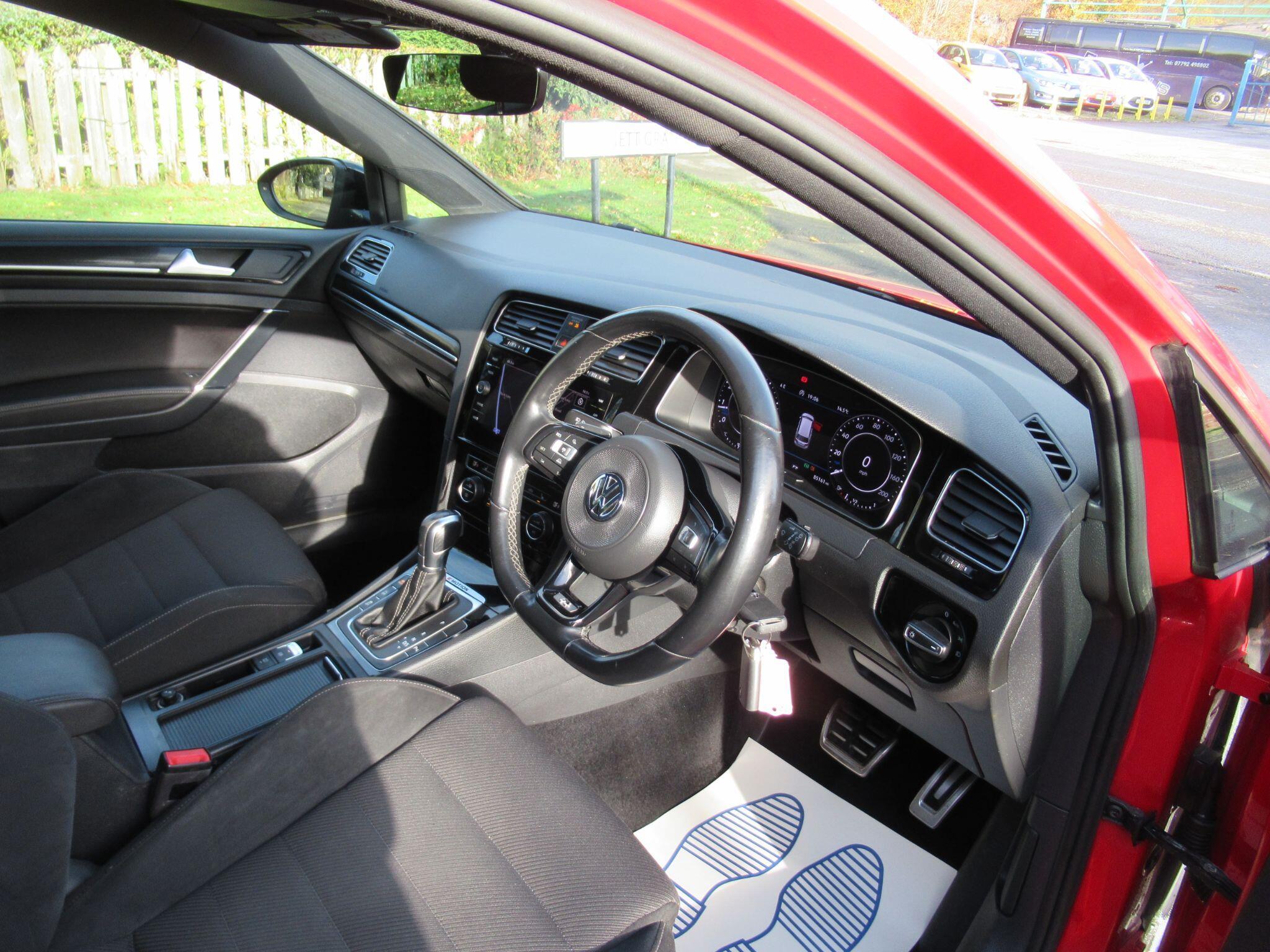 Volkswagen Golf - Image 25