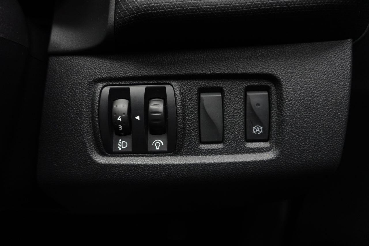 Renault Clio - Image 44