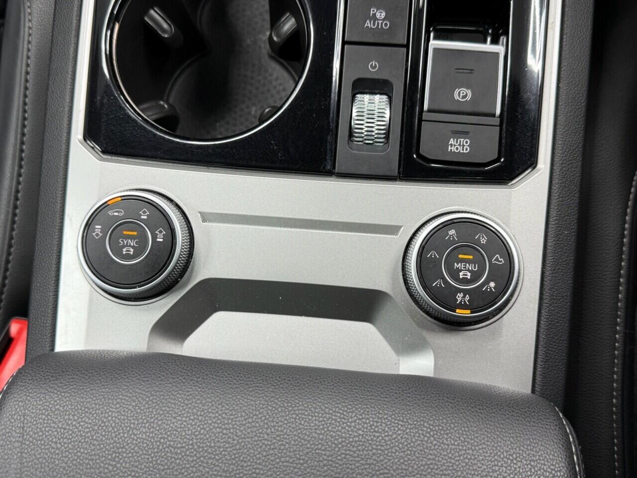 Volkswagen Touareg - Image 26