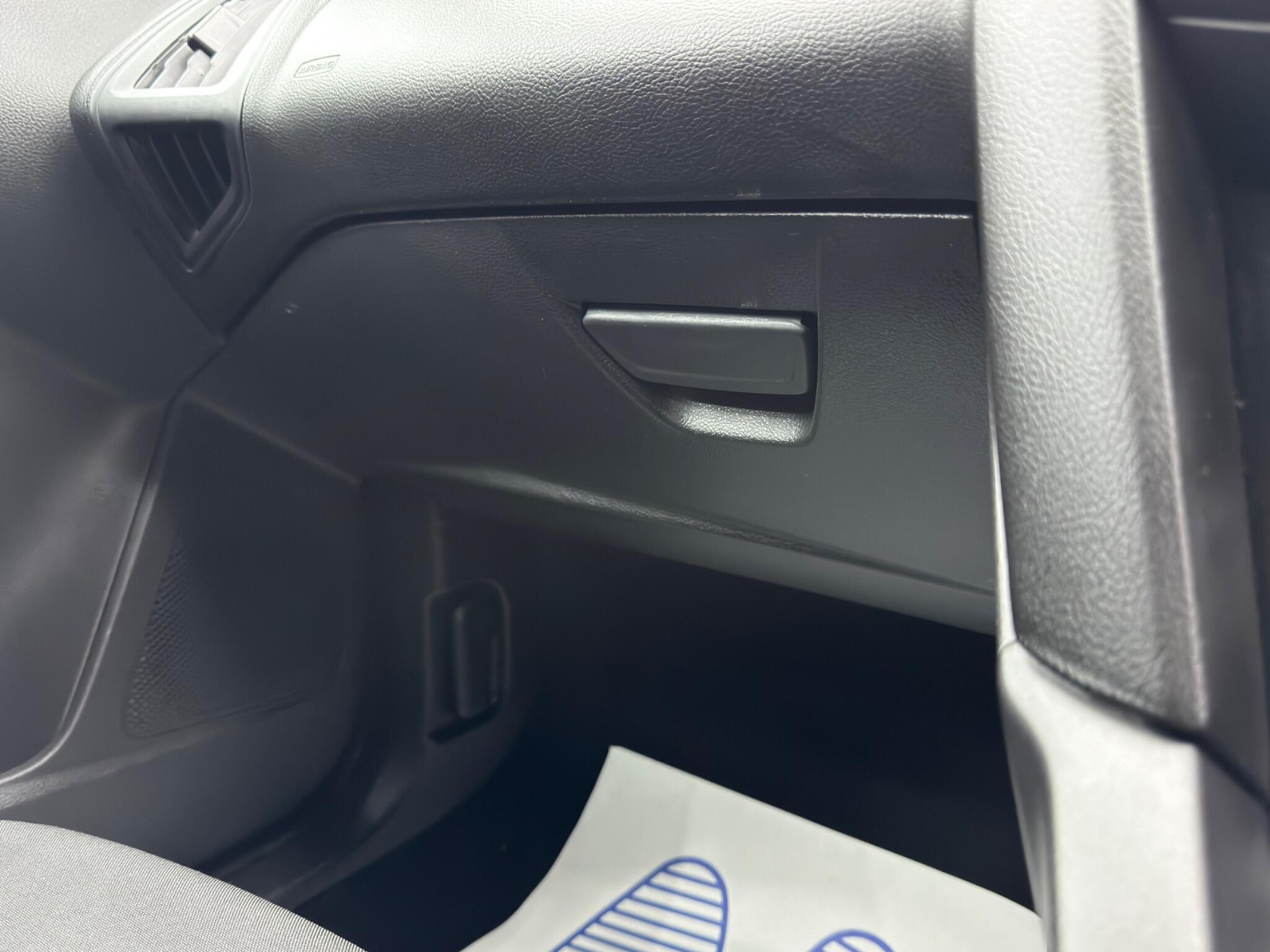 Ford Focus - Image 34