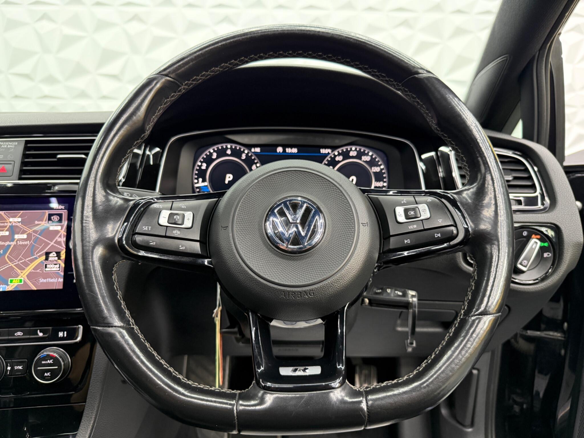 Volkswagen Golf - Image 27