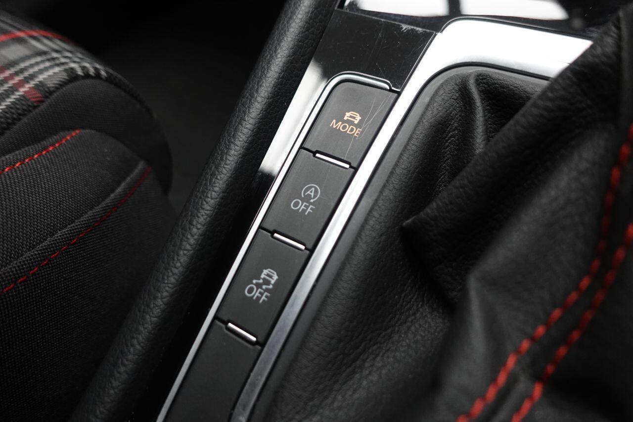 Volkswagen Golf - Image 50