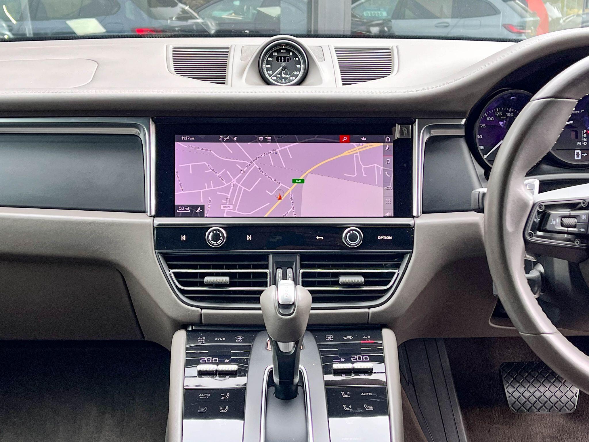 Porsche Macan - Image 9