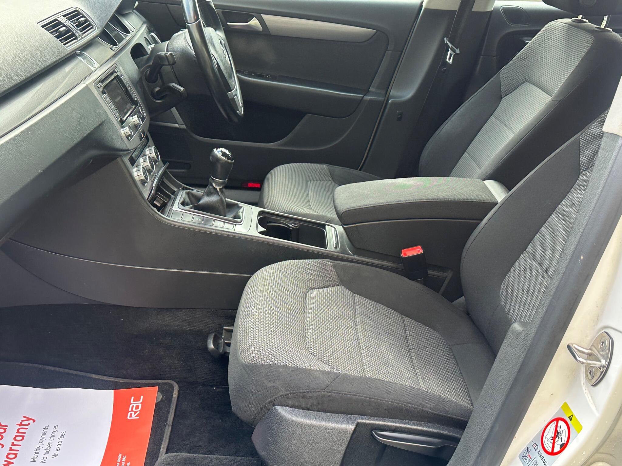 Volkswagen Passat - Image 38