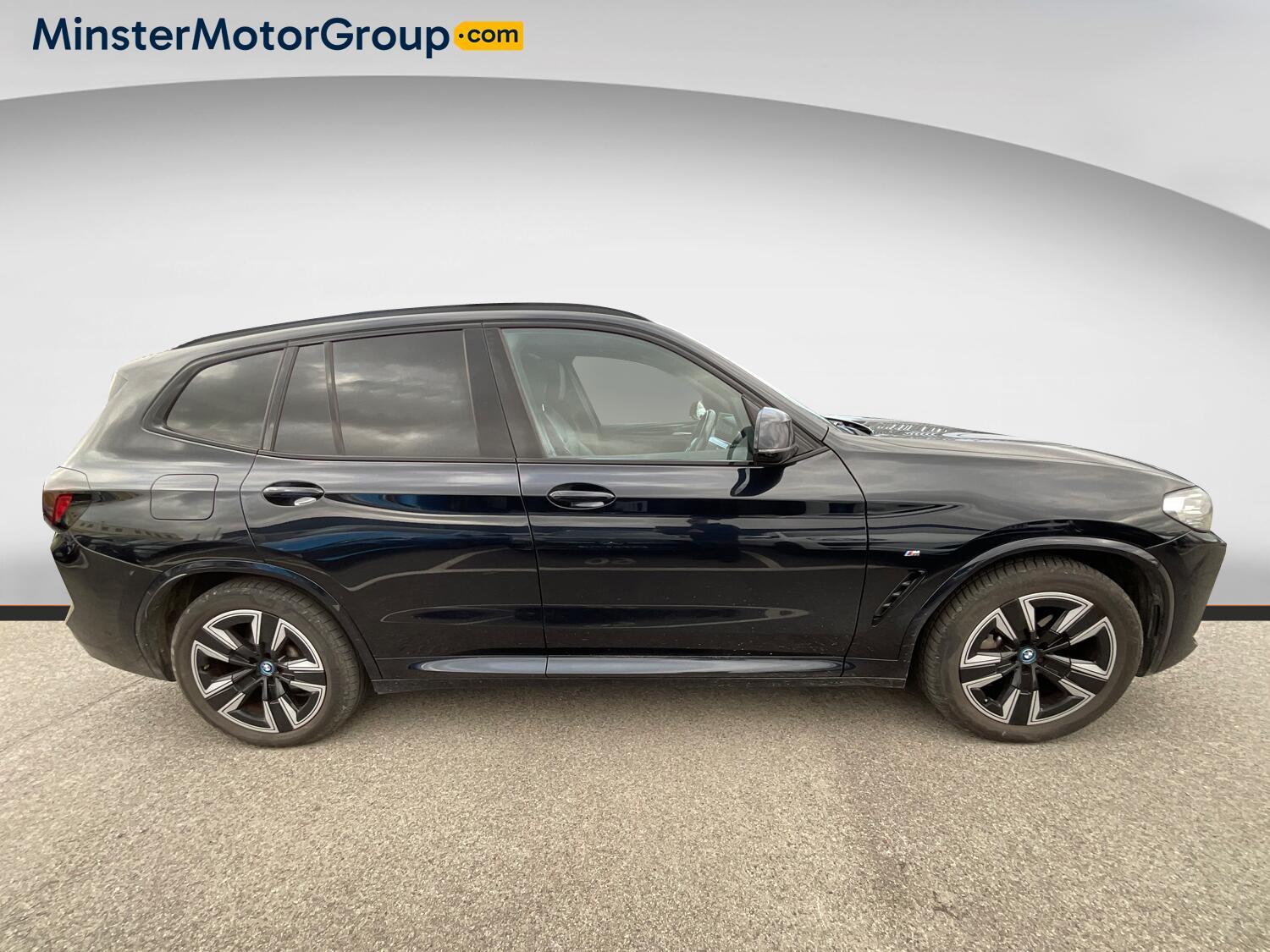 BMW iX3 - Image 2