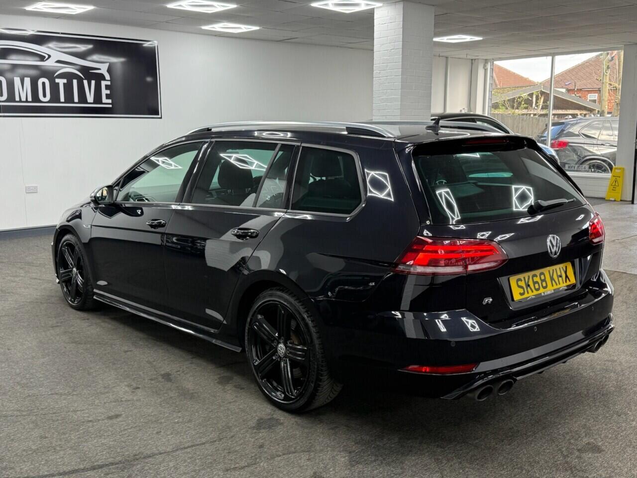 Volkswagen Golf - Image 8