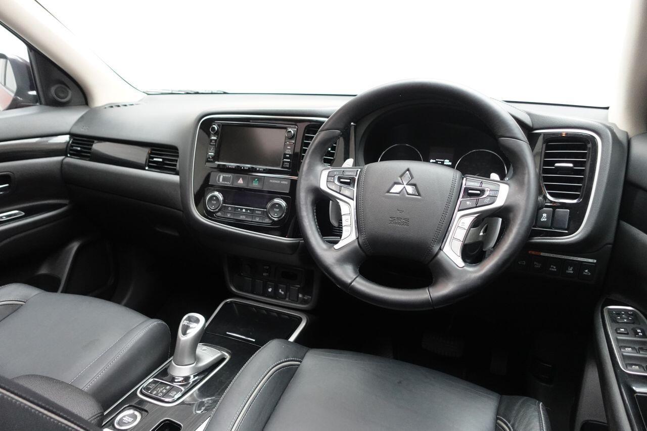 Mitsubishi Outlander - Image 15