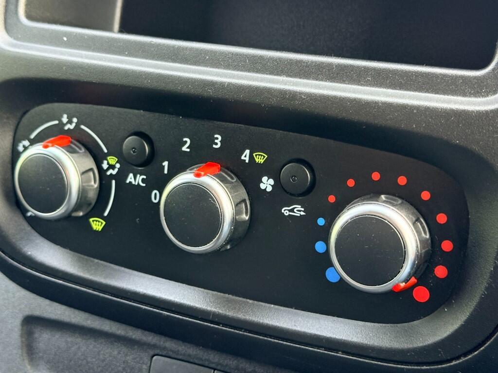 Renault Trafic - Image 23