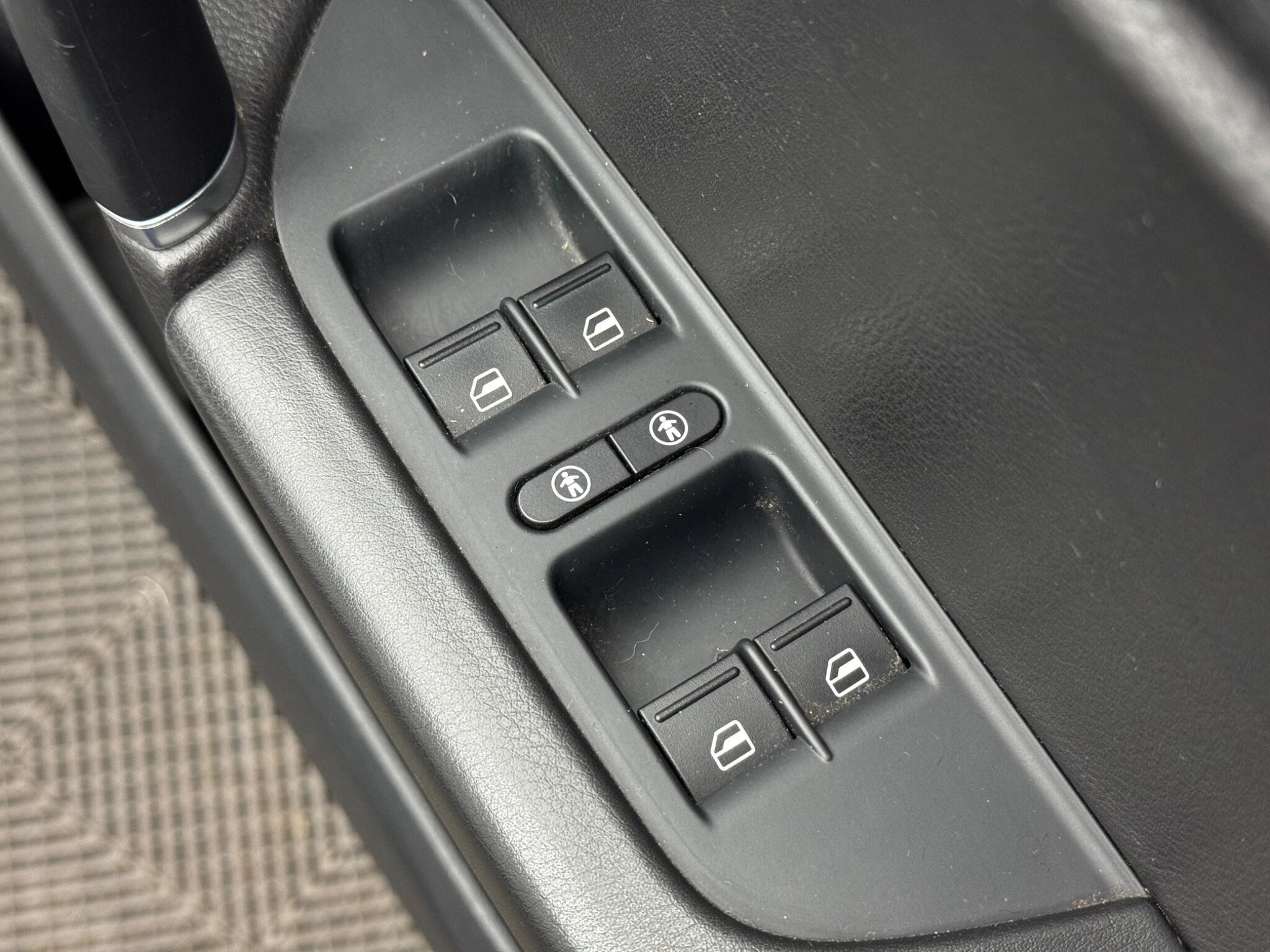 Volkswagen Touareg - Image 38