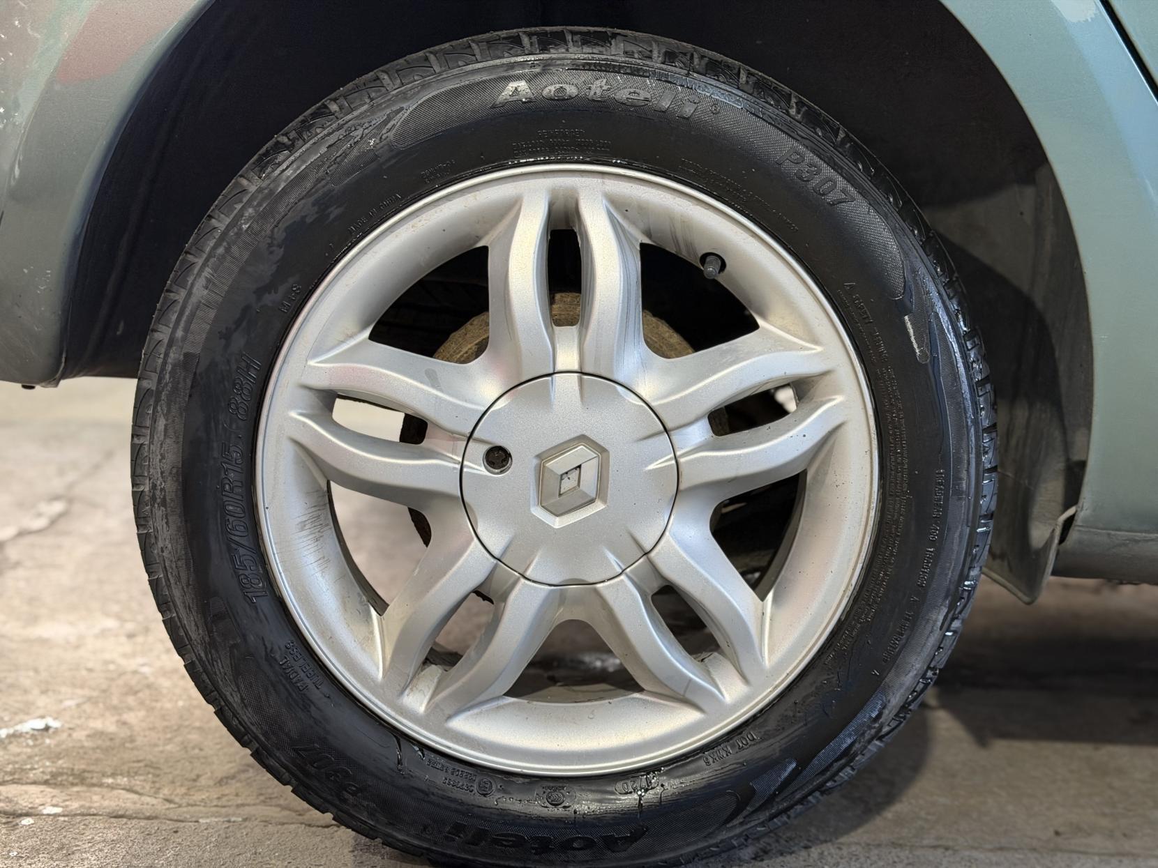Renault Clio - Image 17