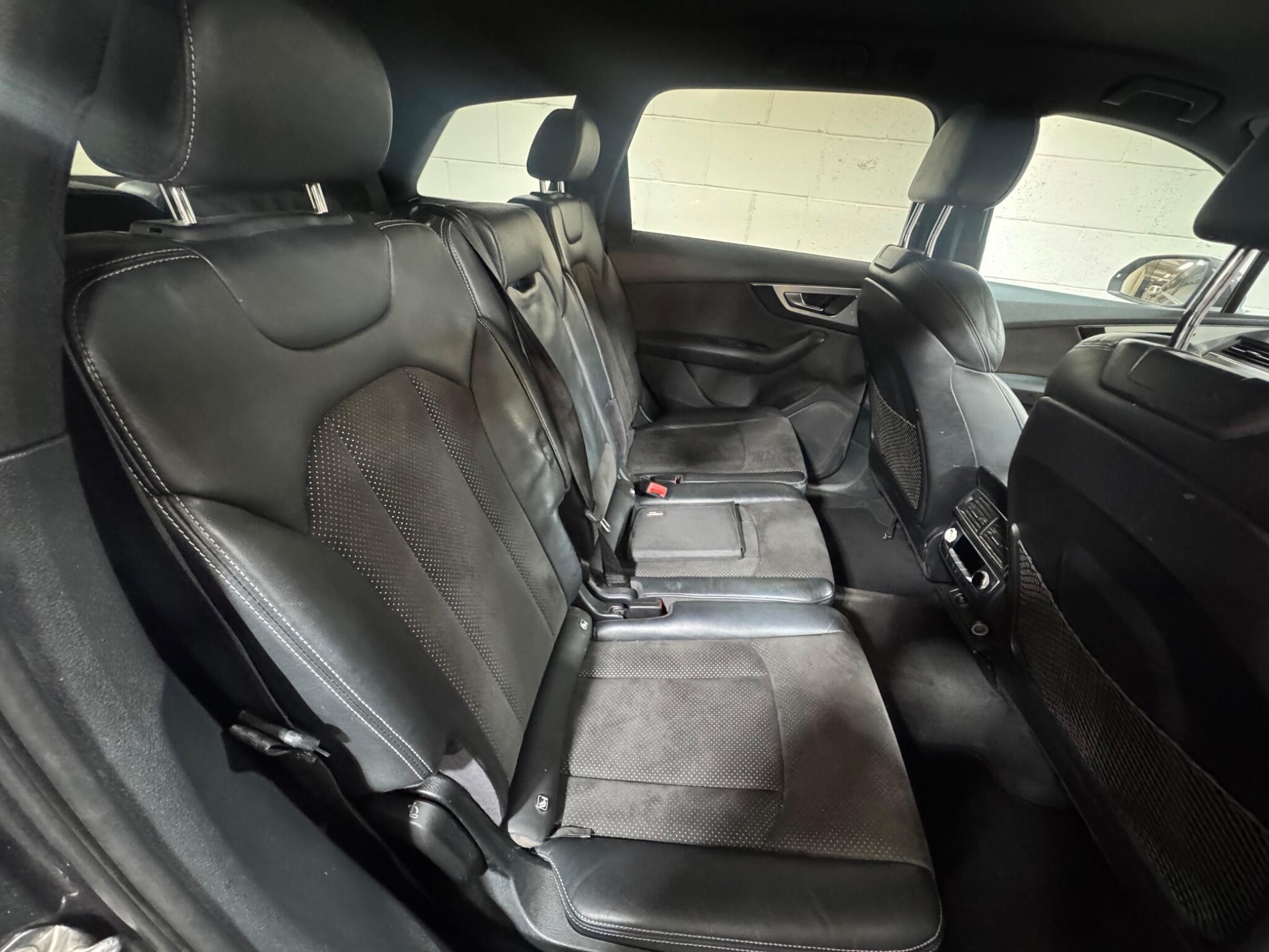 Audi Q7 - Image 12