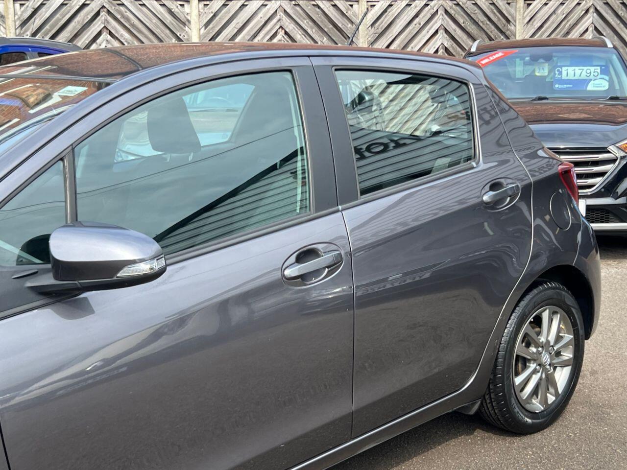 Toyota Yaris - Image 12