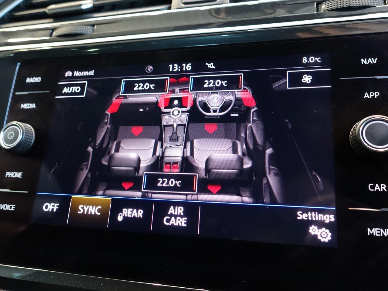 Volkswagen Tiguan - Image 35