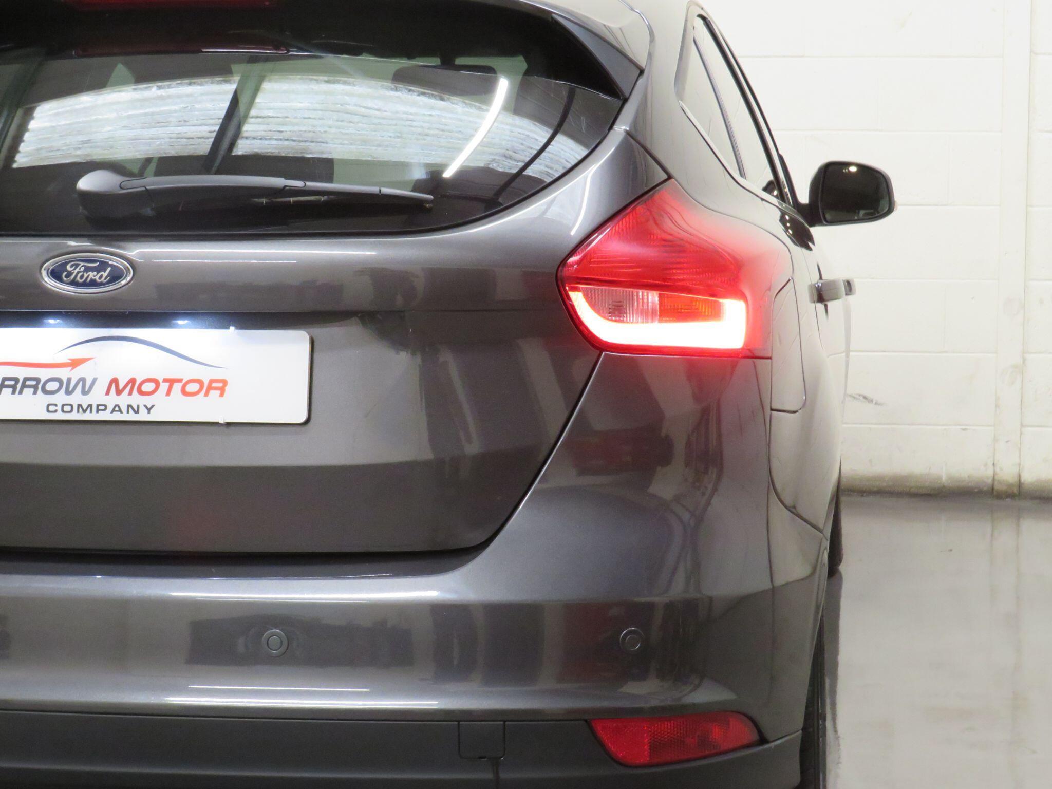 Ford Focus - Image 12