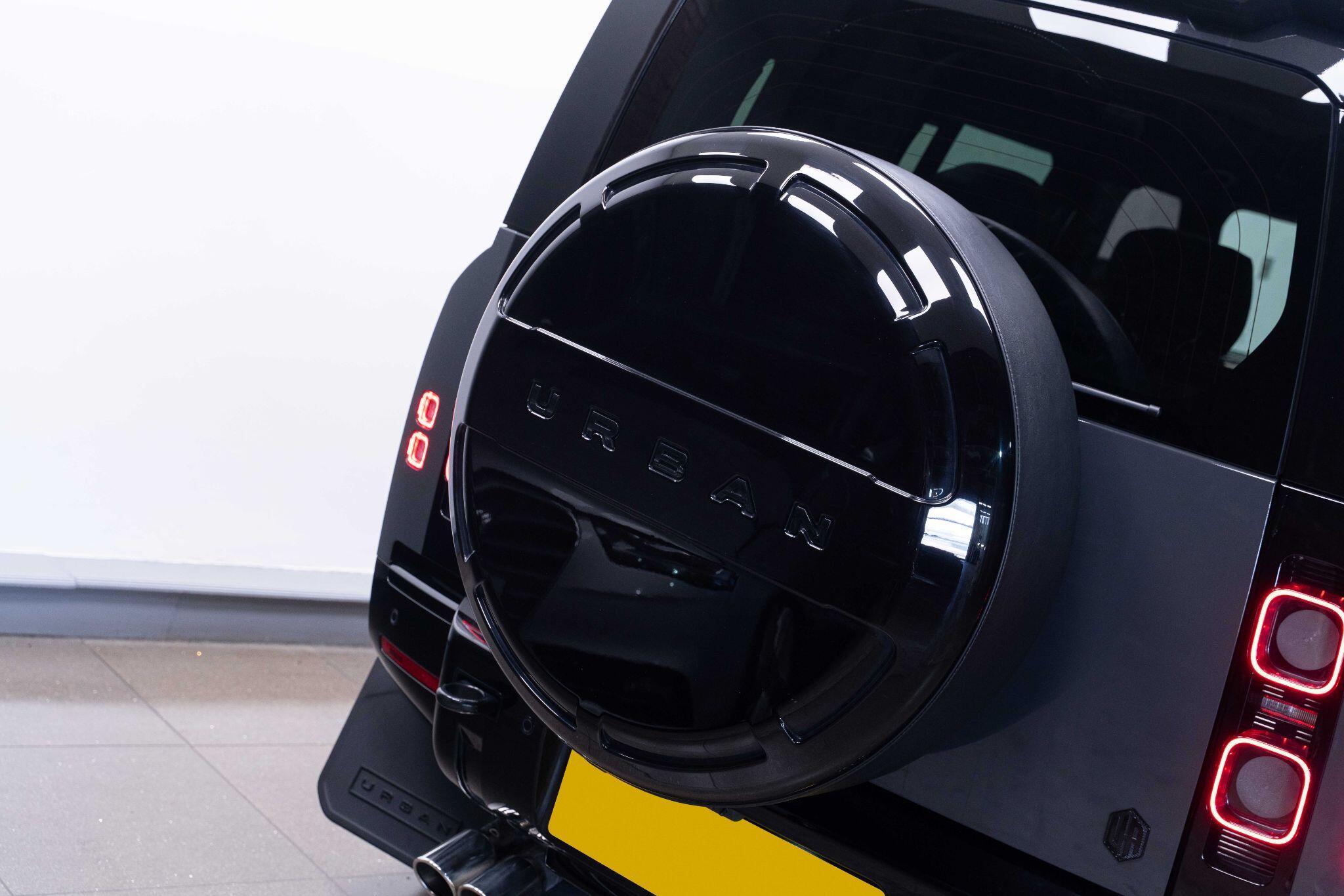 Land Rover Defender 110 - Image 6