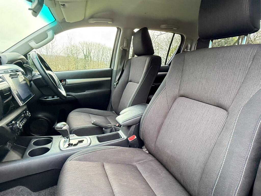 Toyota Hilux - Image 17