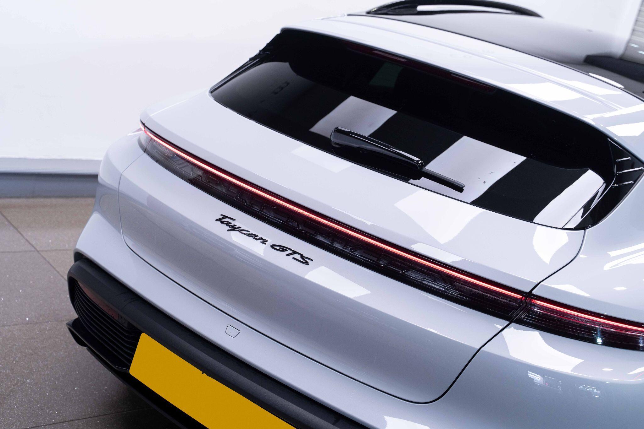 Porsche Taycan - Image 8