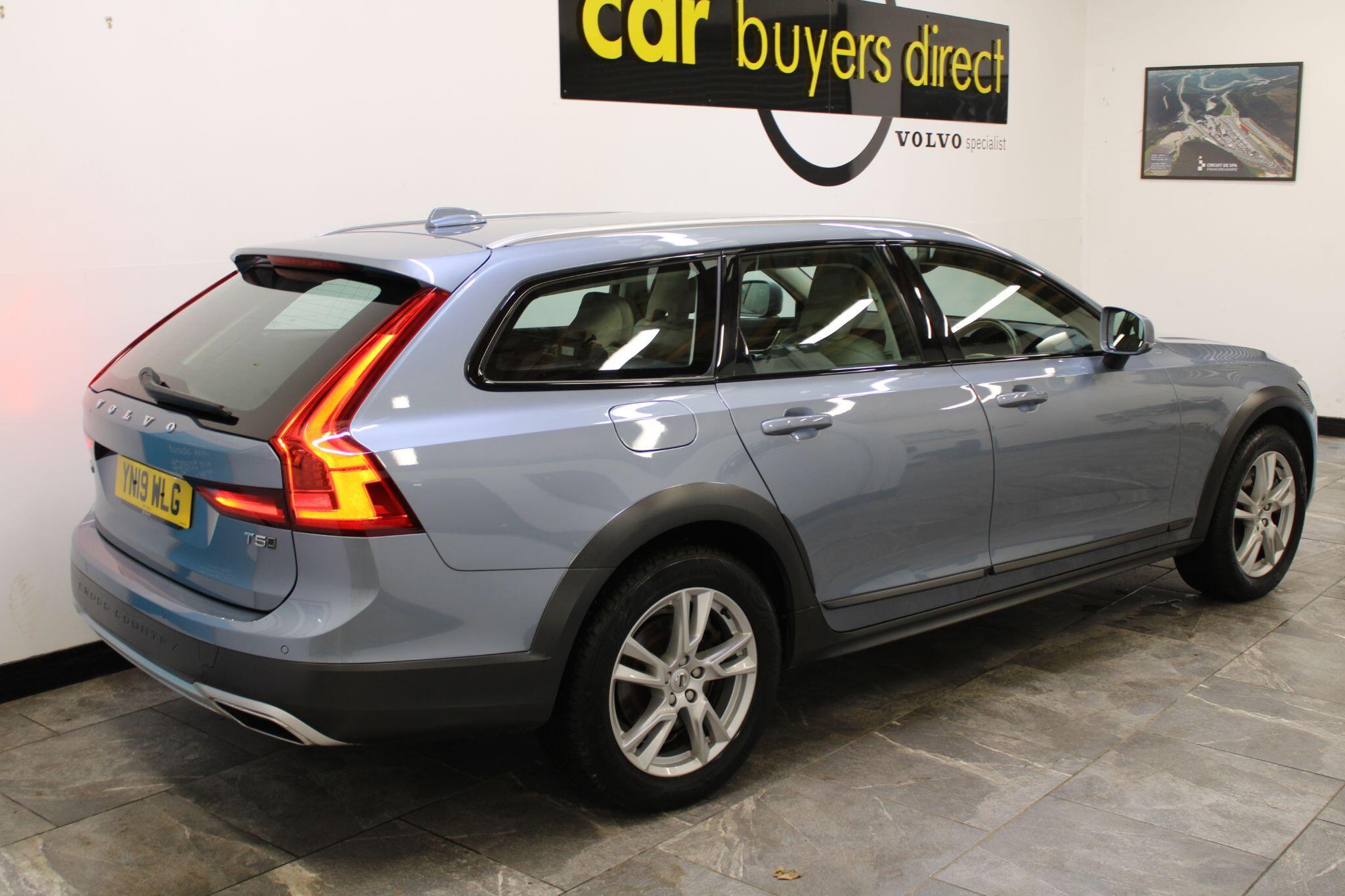 Volvo V90 CROSS COUNTRY - Image 4