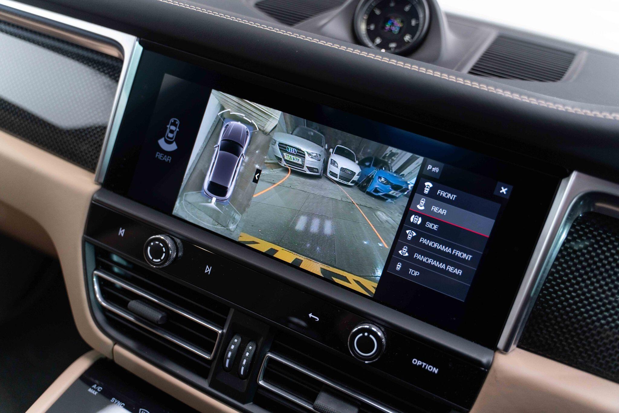 Porsche Macan - Image 41