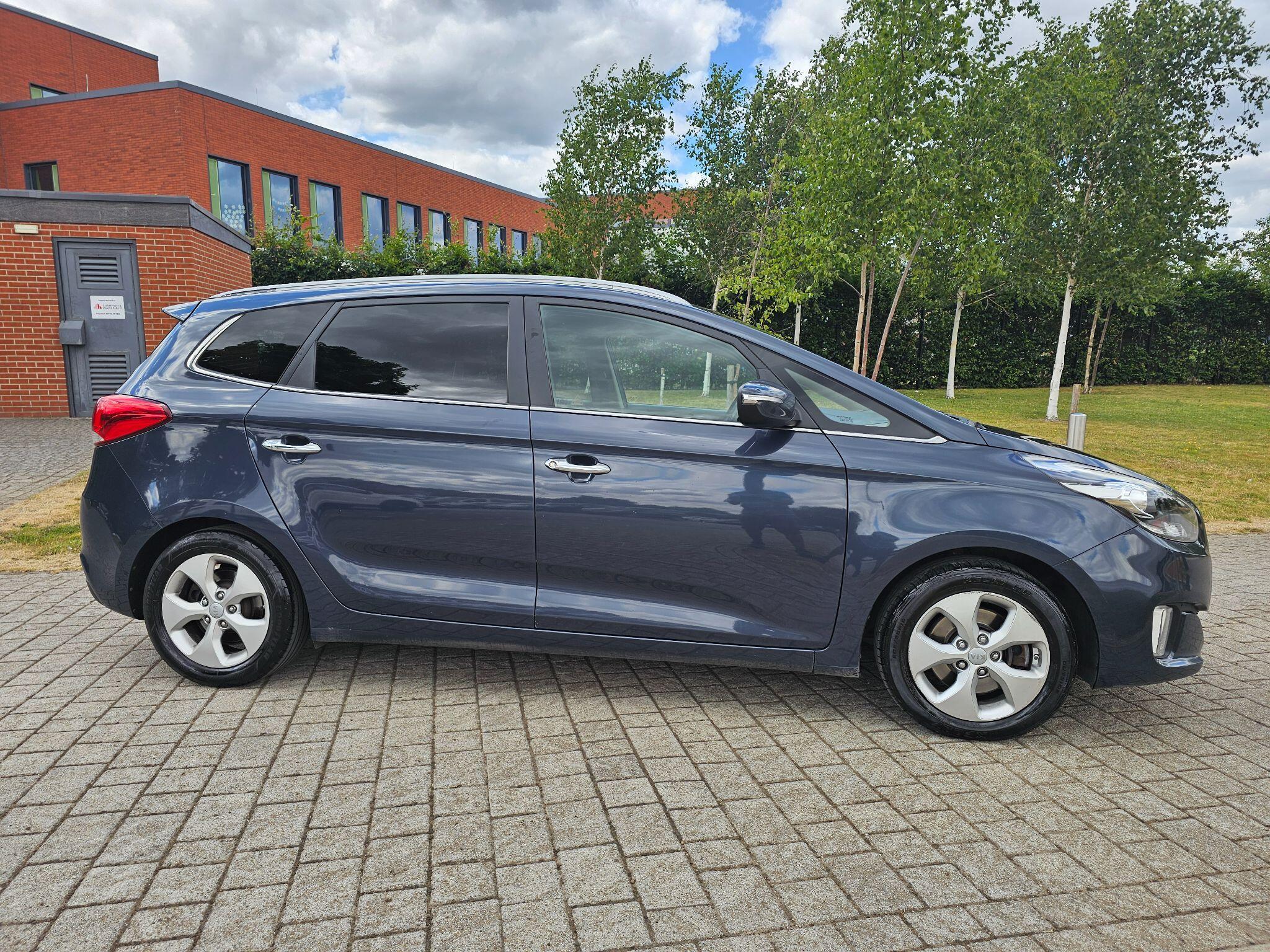 Kia Carens - Image 11