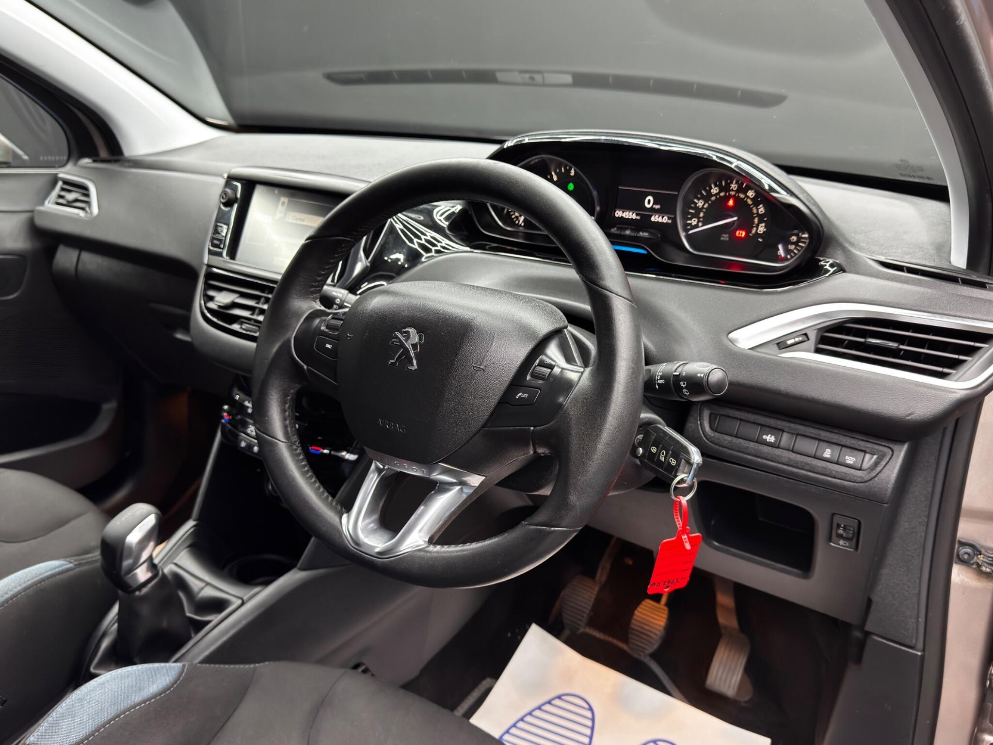 Peugeot 208 - Image 9