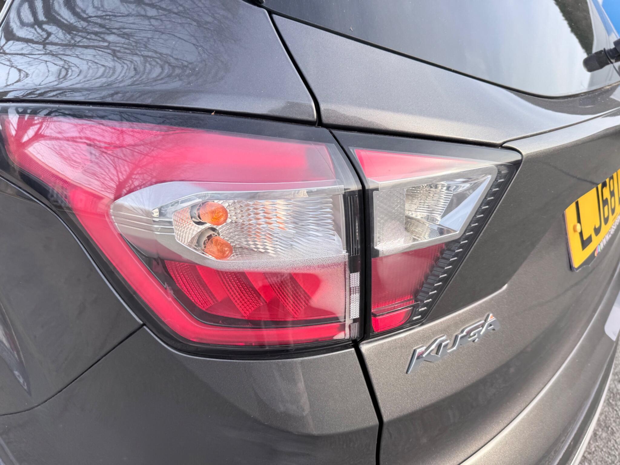 Ford Kuga - Image 24