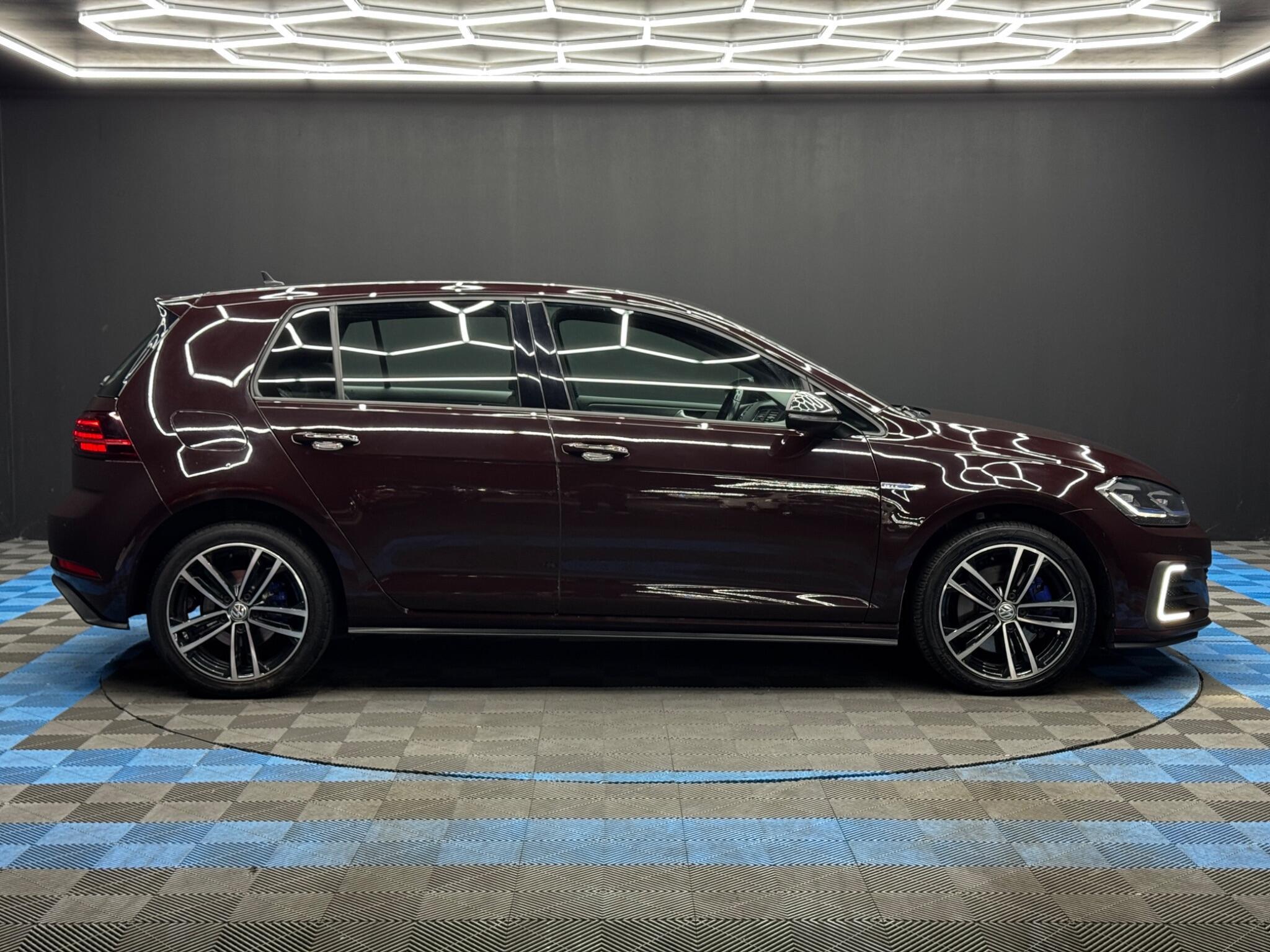 Volkswagen Golf - Image 4