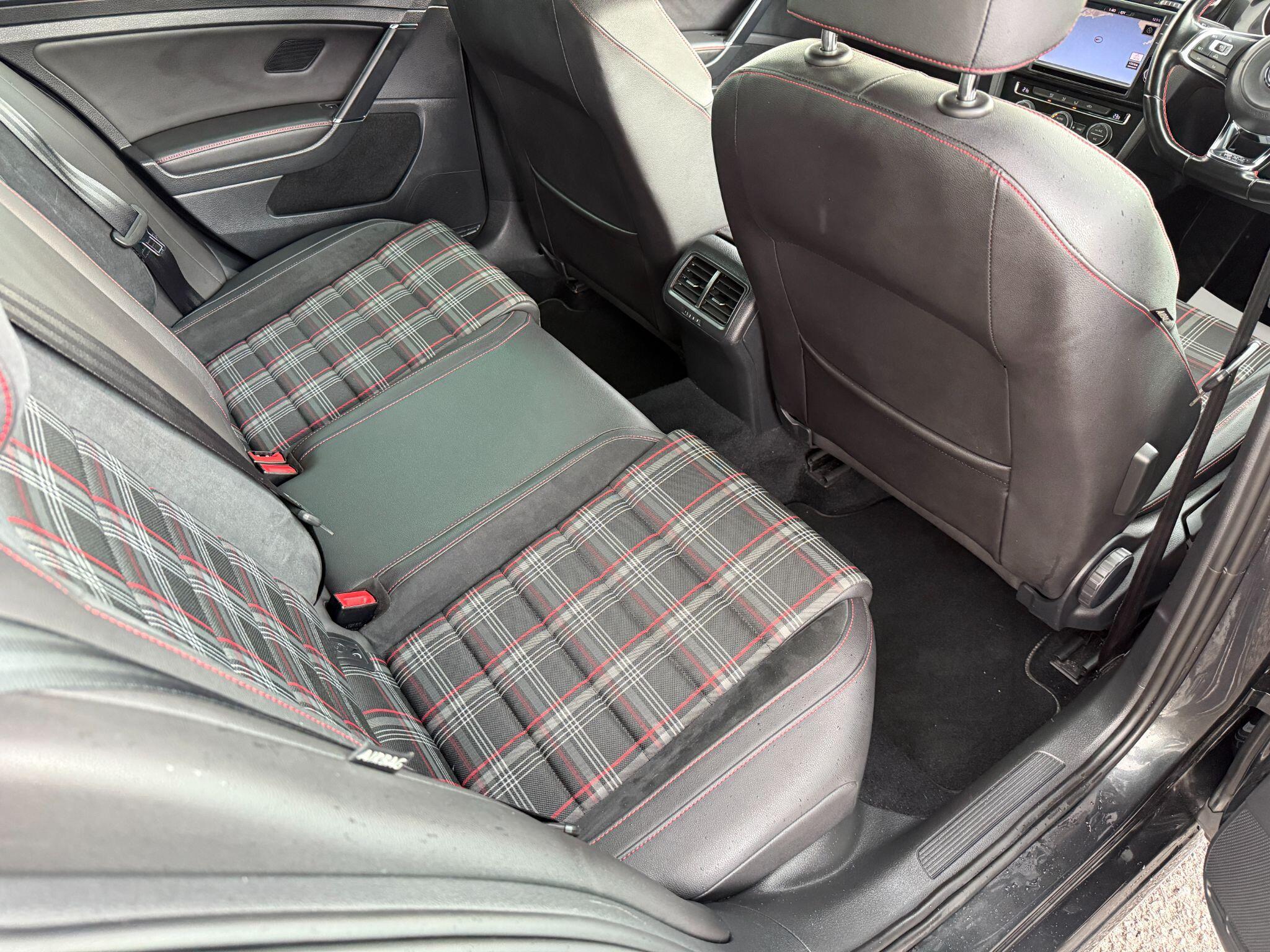 Volkswagen Golf - Image 30