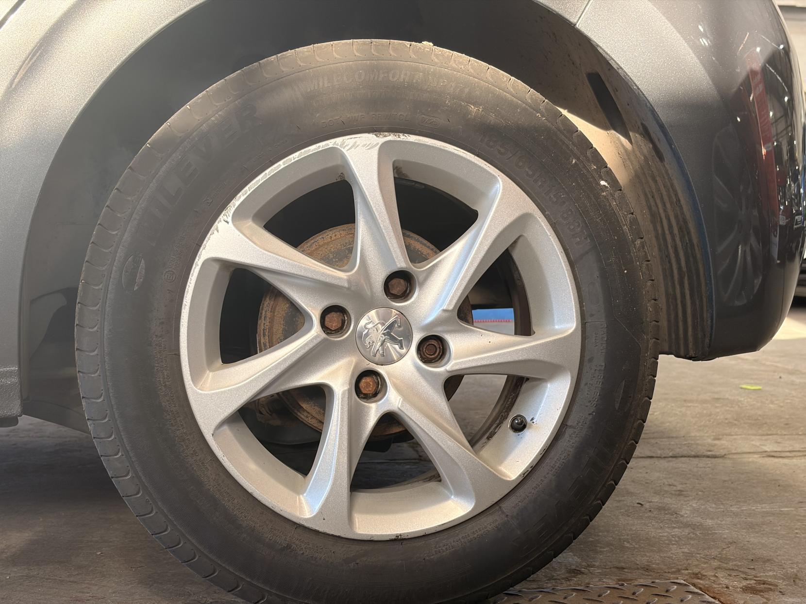 Peugeot 208 - Image 13